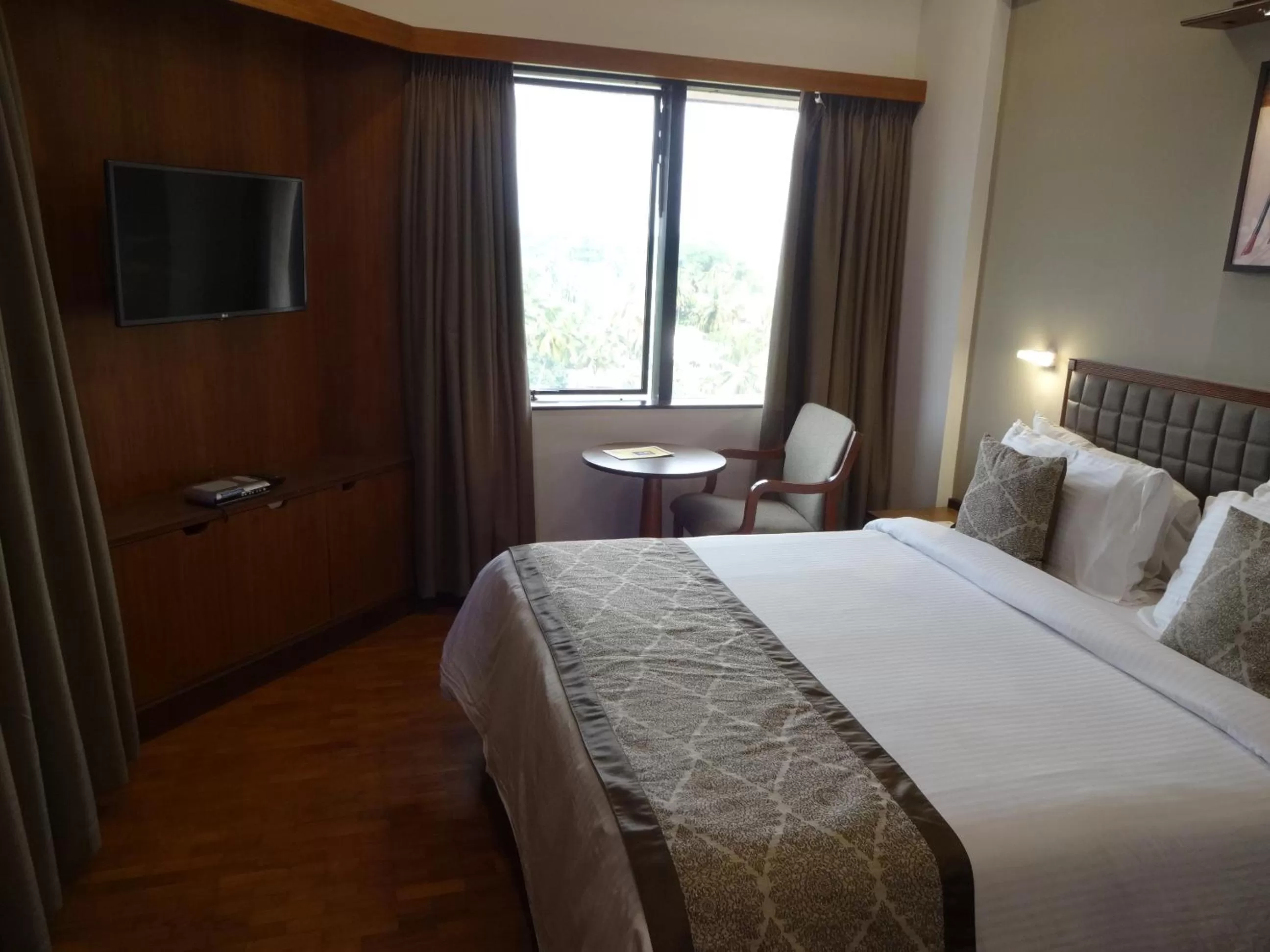 Photo of the whole room, Bed in Keys Select by Lemon Tree Hotels, Malabar Gate, Kozhikode
