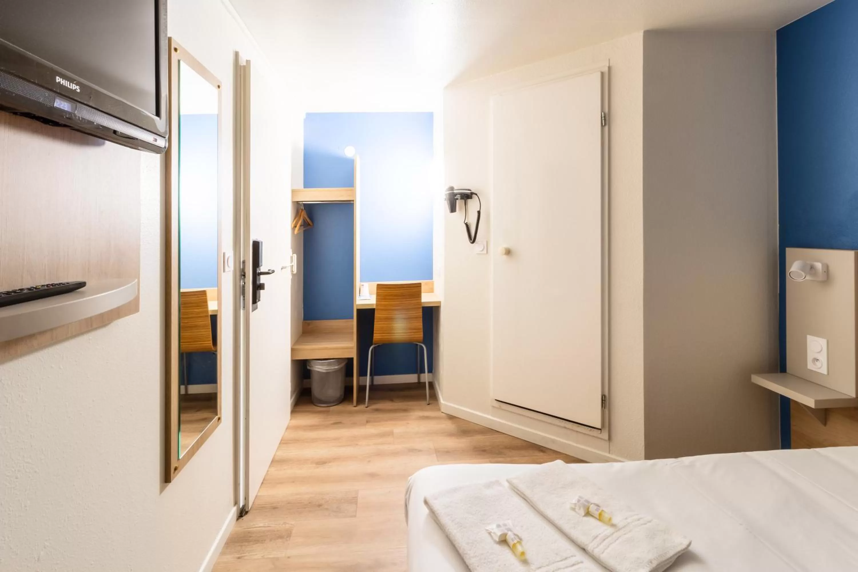 Bed in BRIT Hotel Rouen Nord - Barentin