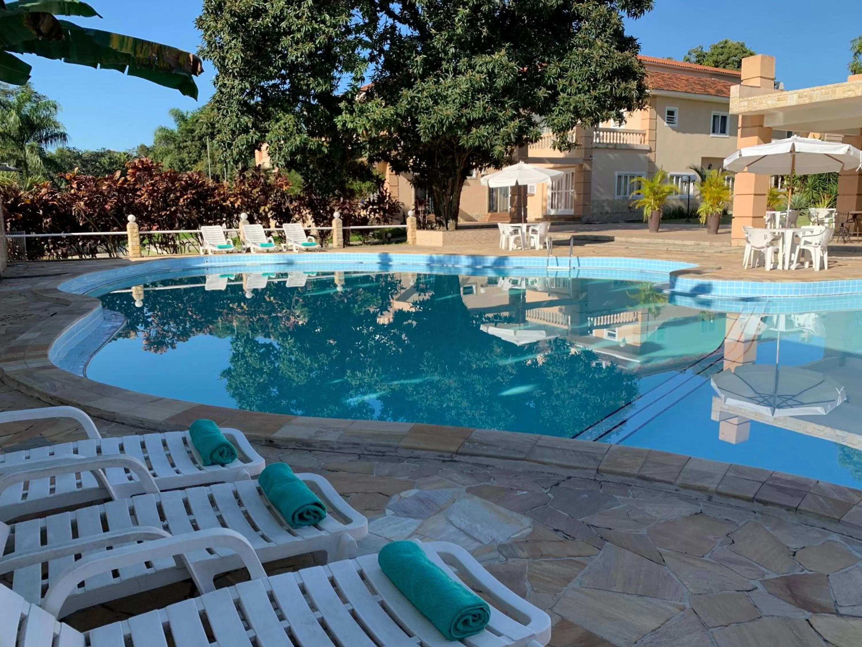 Property building, Swimming Pool in Hotel La Ponsa Itatiaia