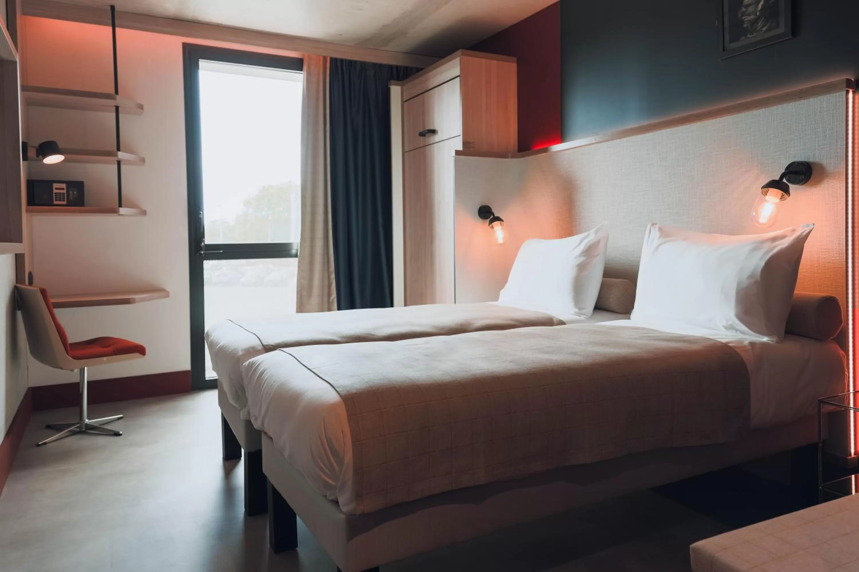 Bed in greet Hotel La Rochelle Centre