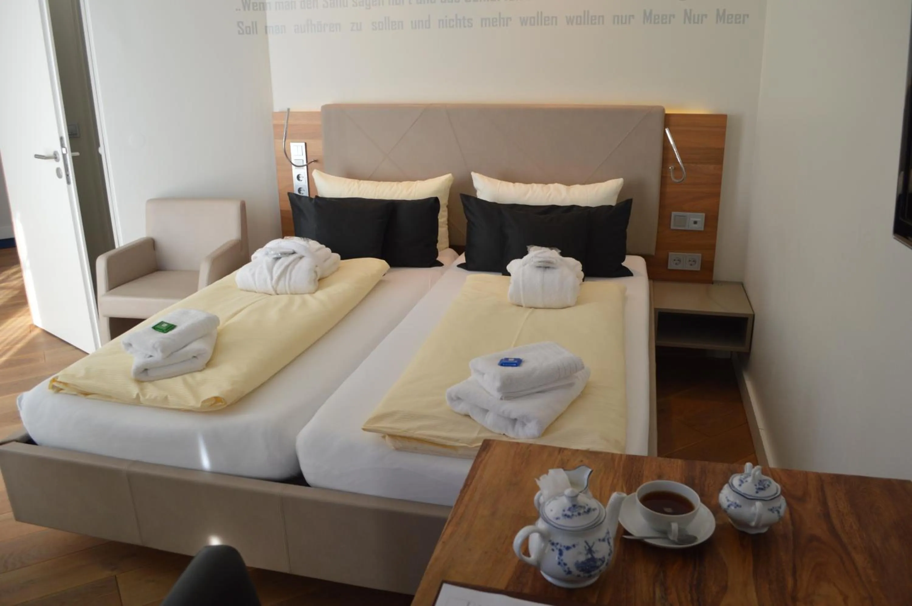 Photo of the whole room, Bed in Logierhus Langeoog