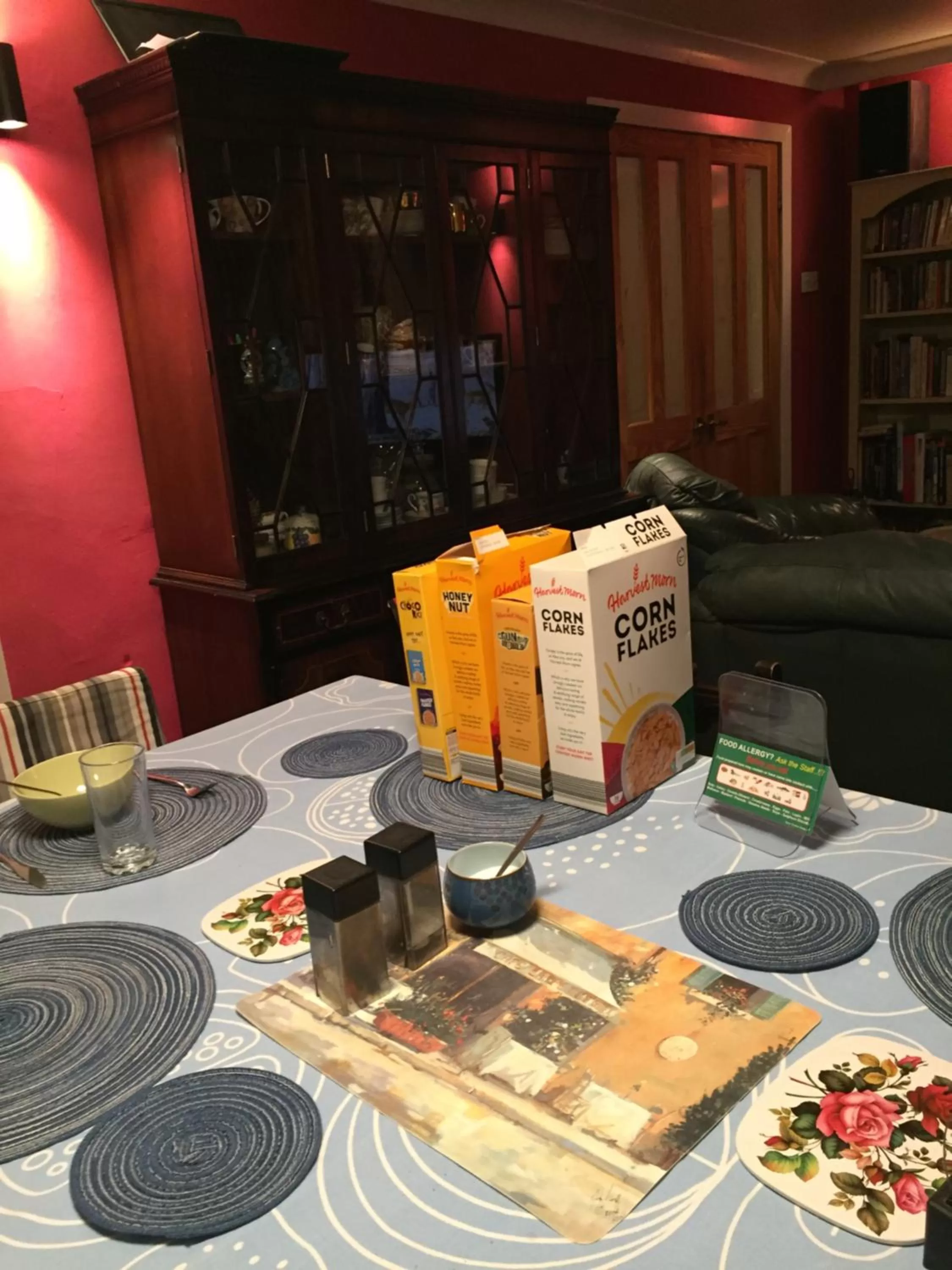 Restaurant/places to eat in Hotel 5 Ravenhurst Drive M6 J7