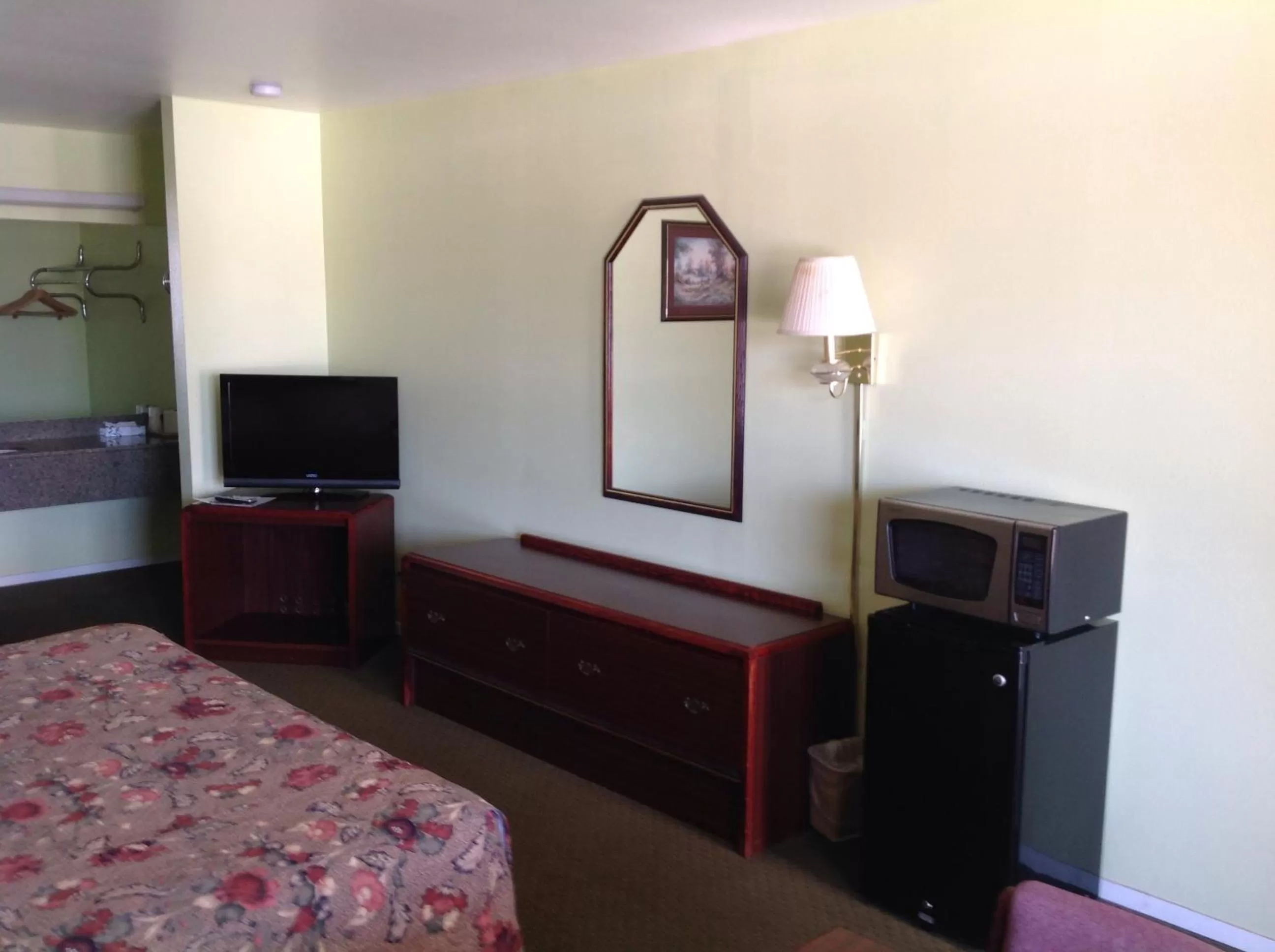 TV/Entertainment Center in Executive Inn Tulia