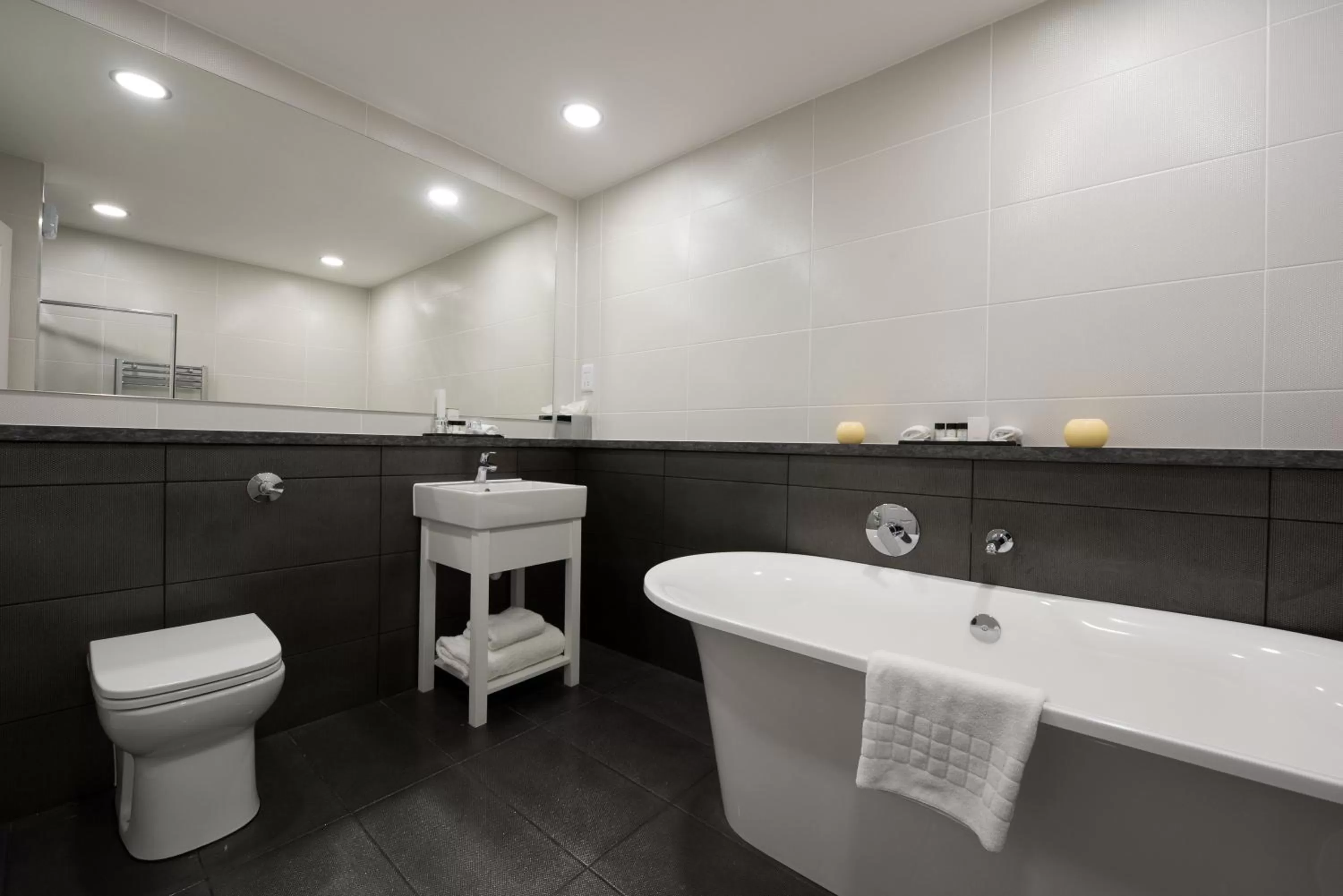 Toilet in Bromley Court Hotel London