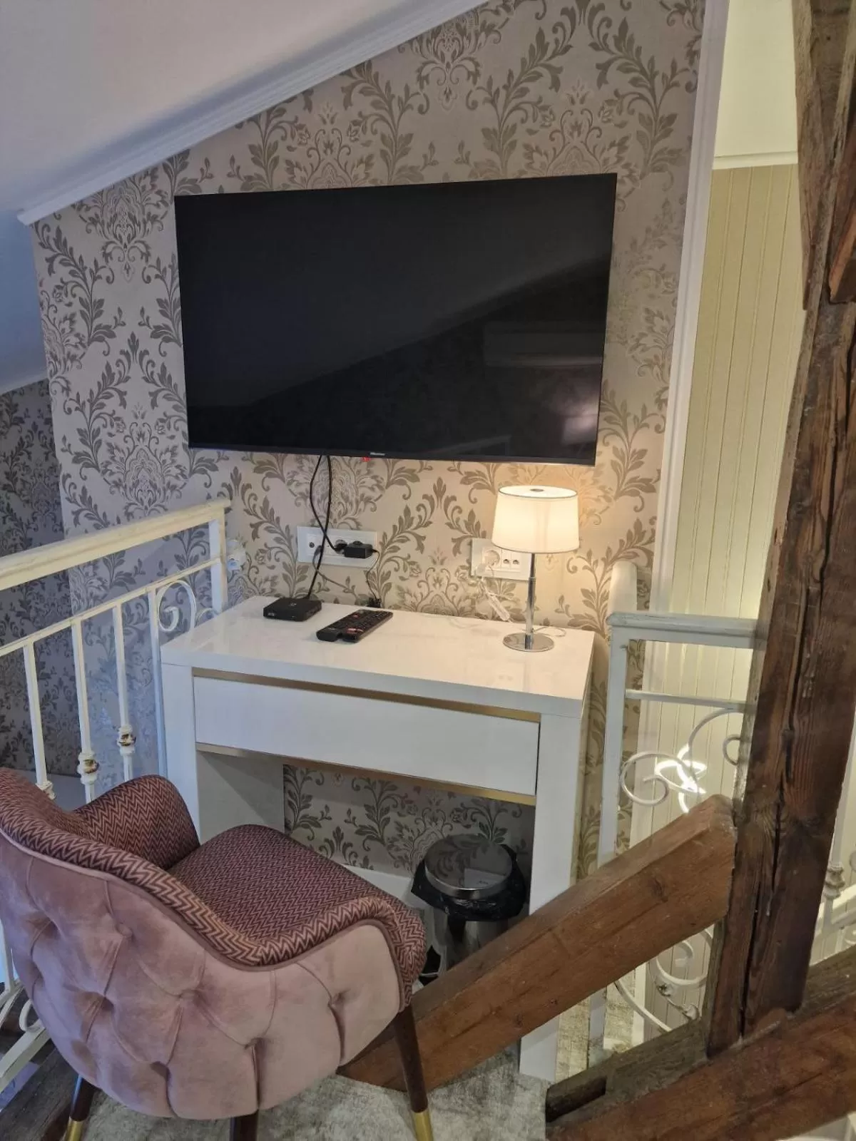 TV and multimedia in Queen Palace