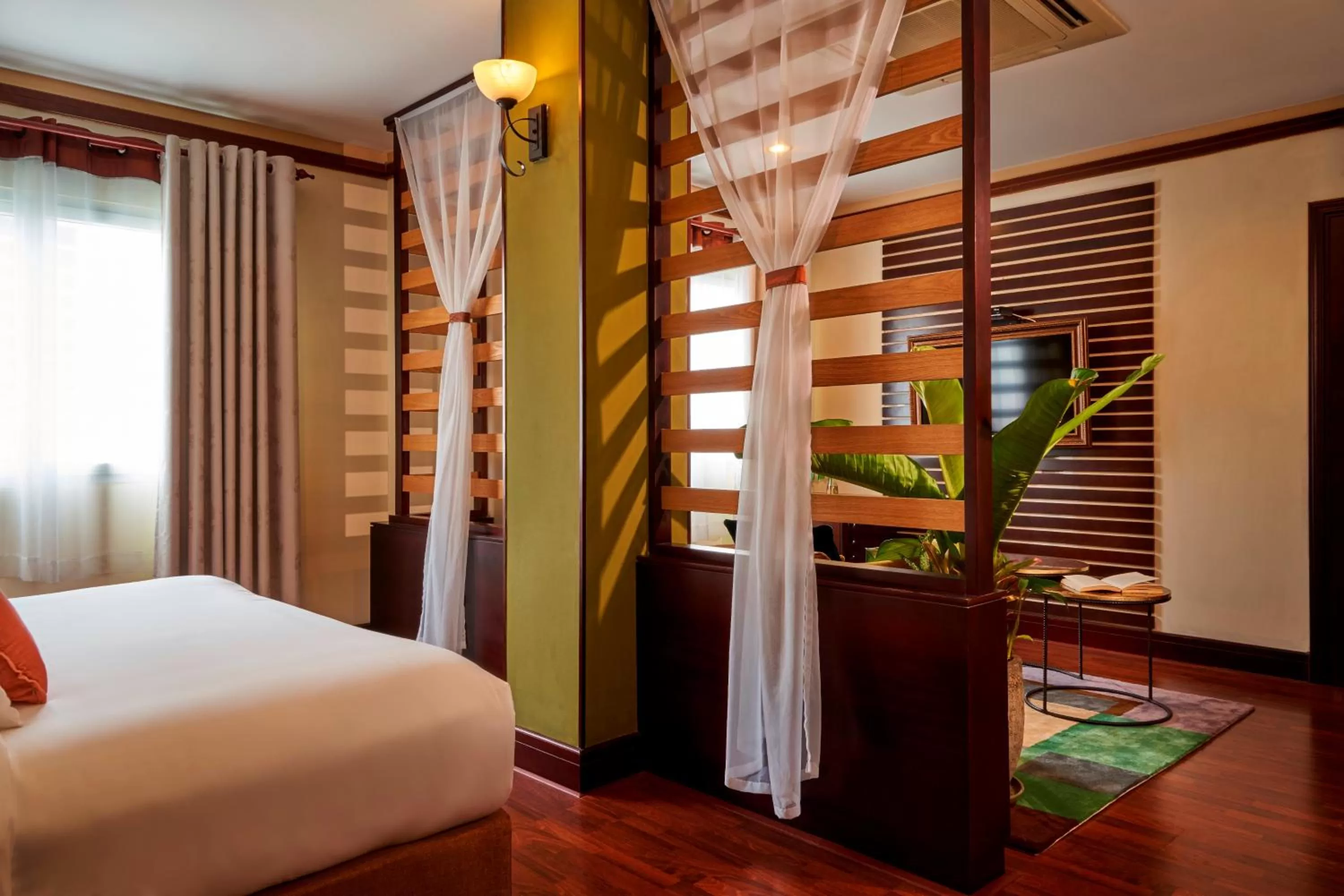 Living room, Bed in Prostyle Hotel Ho Chi Minh プロスタイルホテルホーチミン