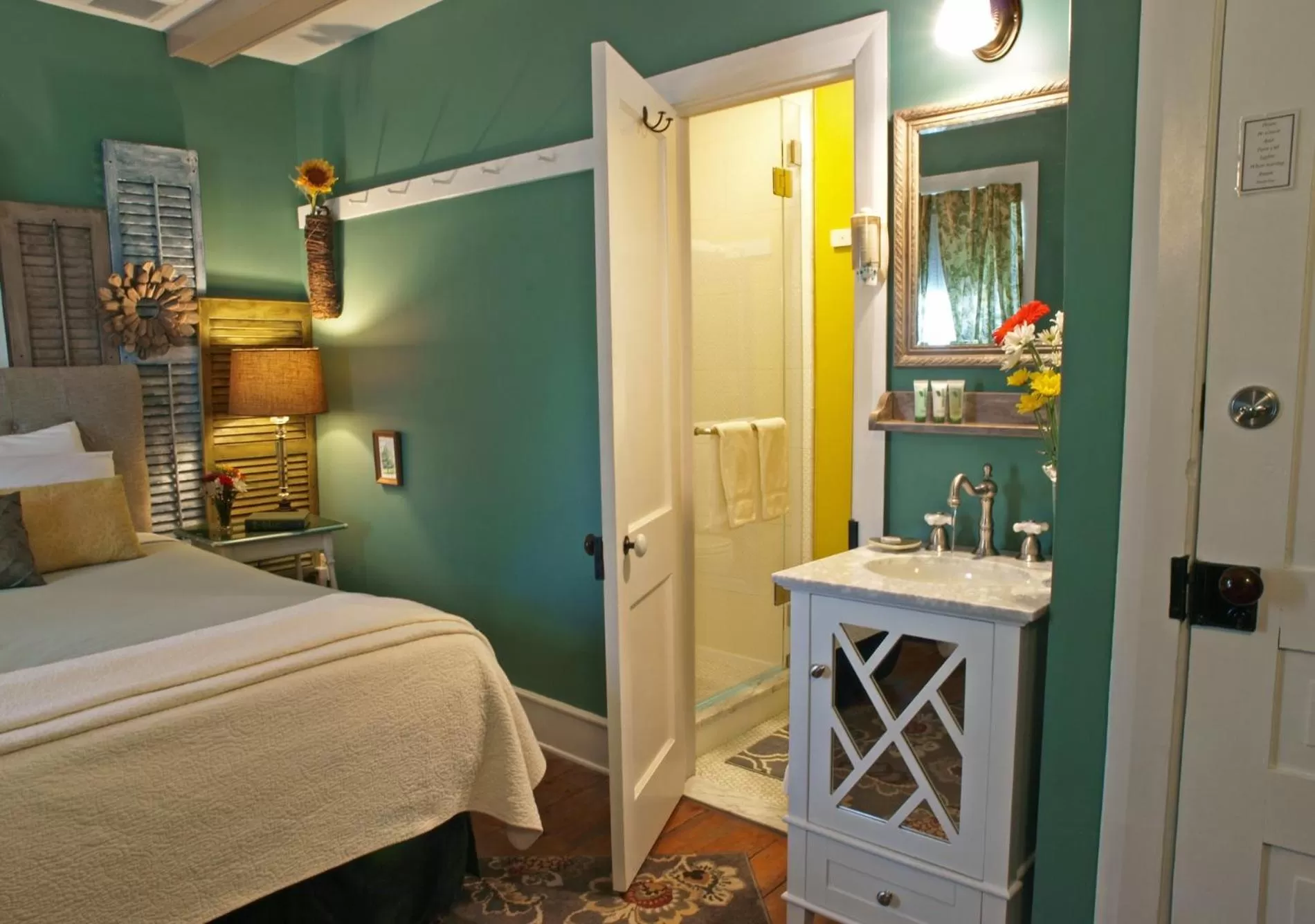 Bedroom, Bed in 1825 Inn Bed and Breakfast