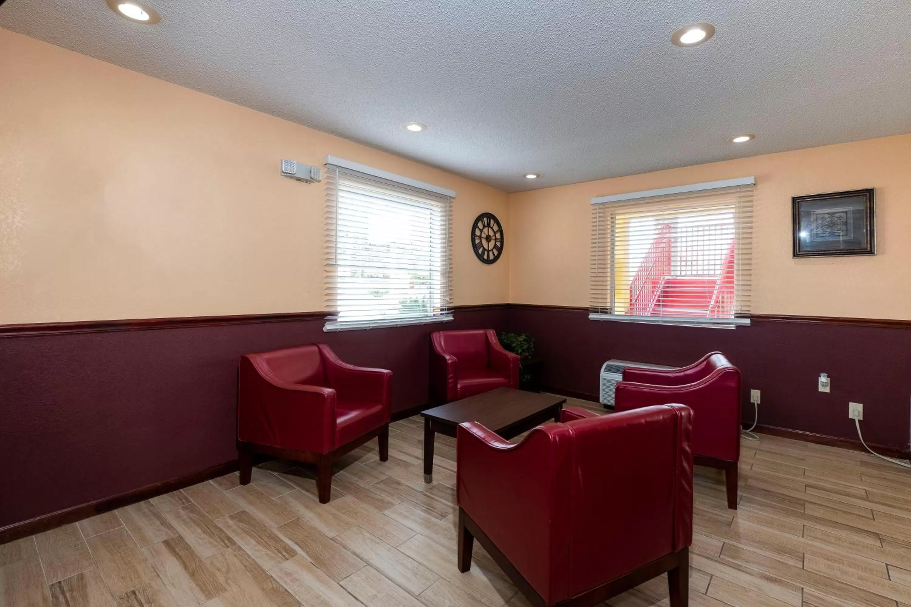 Lobby or reception in Red Roof Inn Valdosta - University