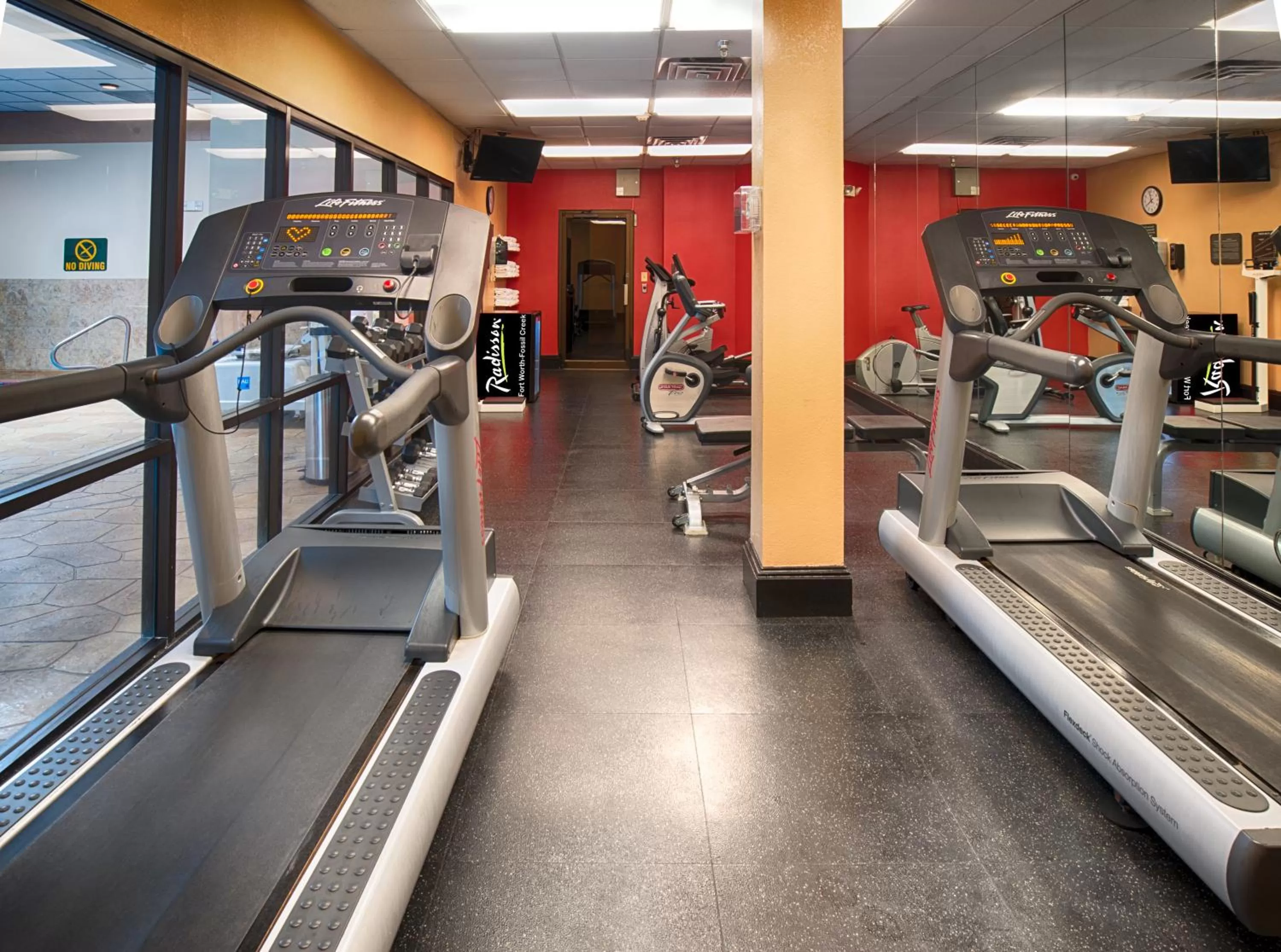 Fitness centre/facilities in Radisson Hotel Fort Worth North-Fossil Creek