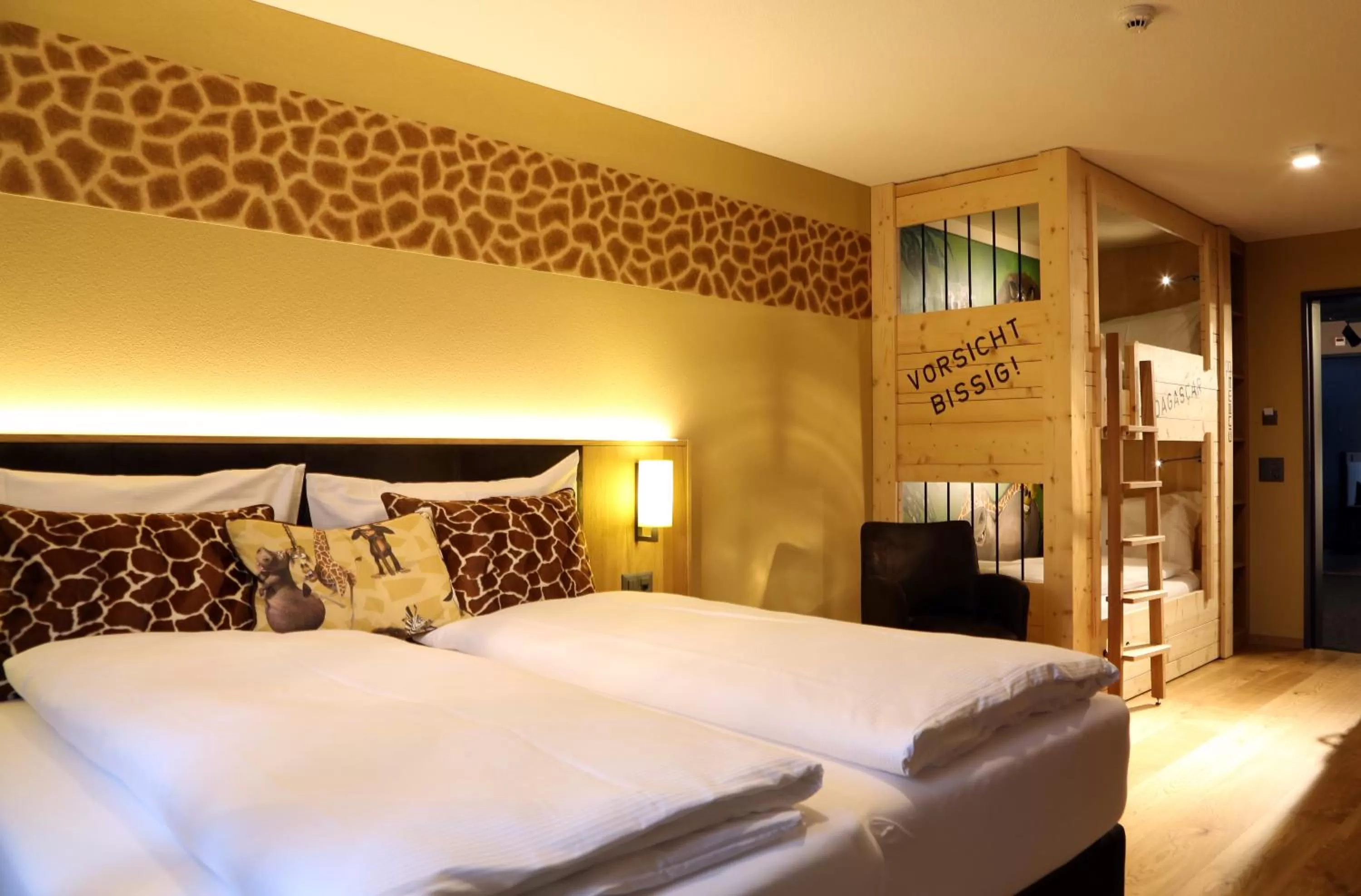 Photo of the whole room, Bed in Hotel Cinema 8