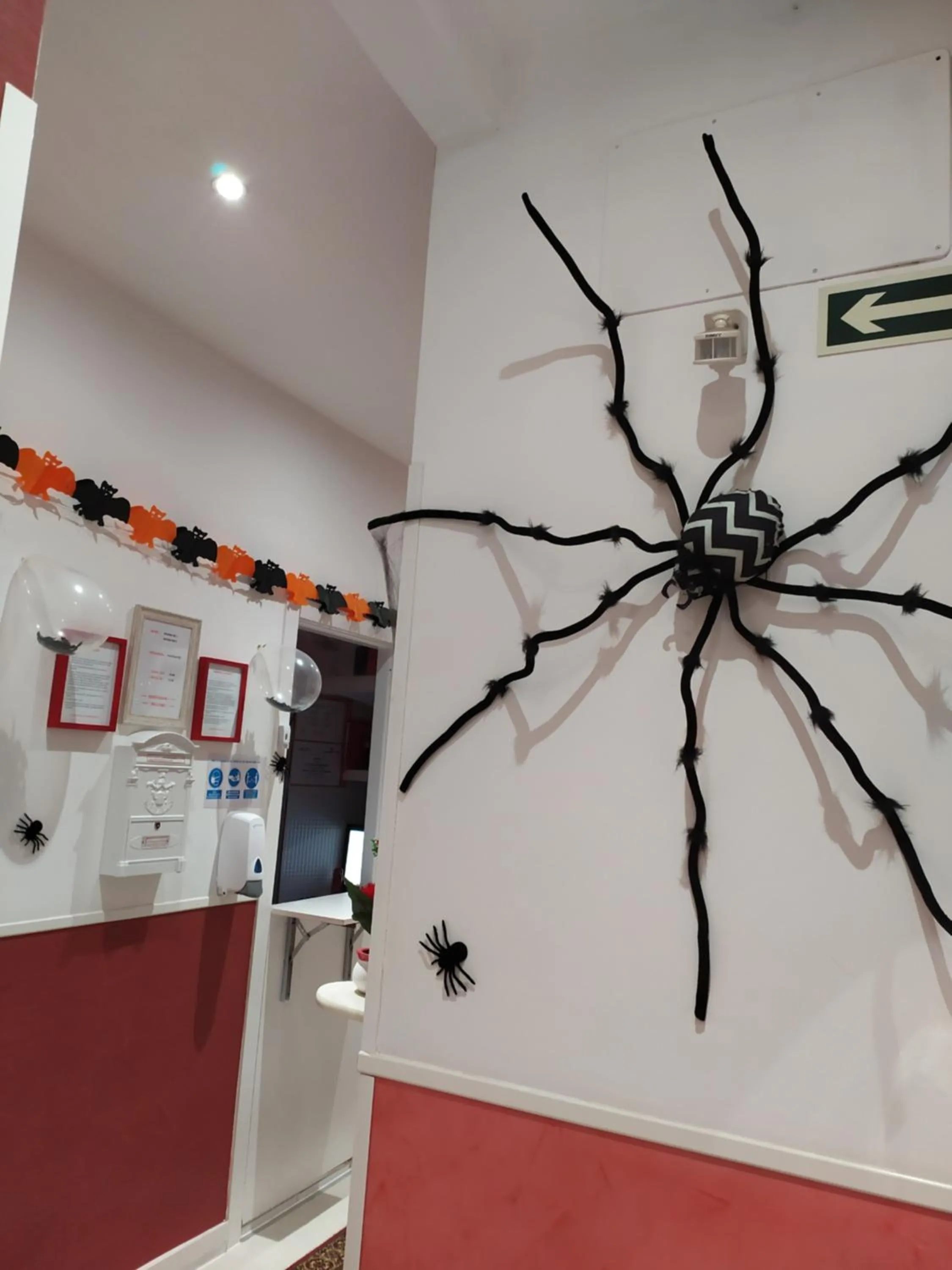 Property building in Hostal Inn Madrid