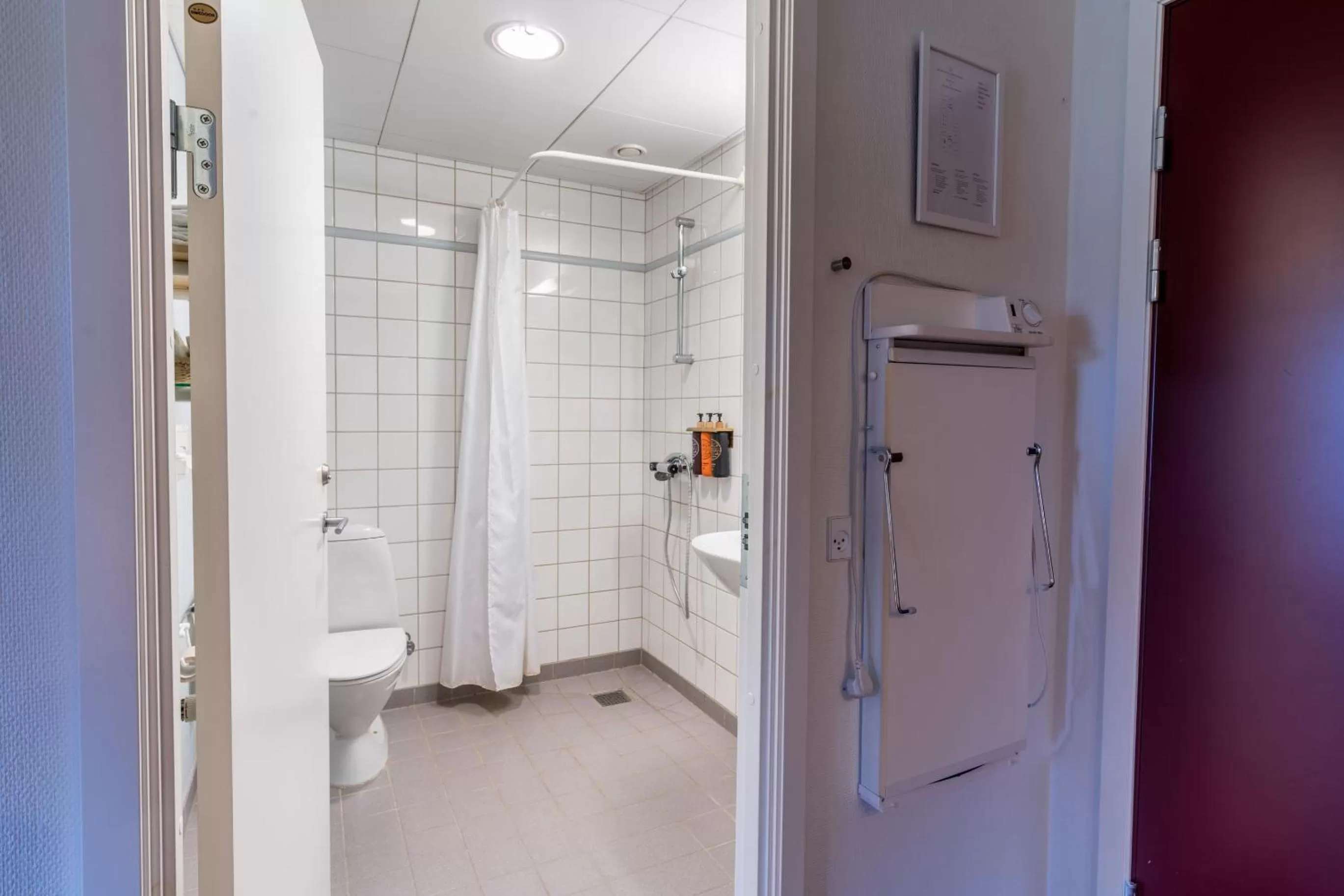 Shower, Bathroom in Vilcon Hotel & Konferencegaard