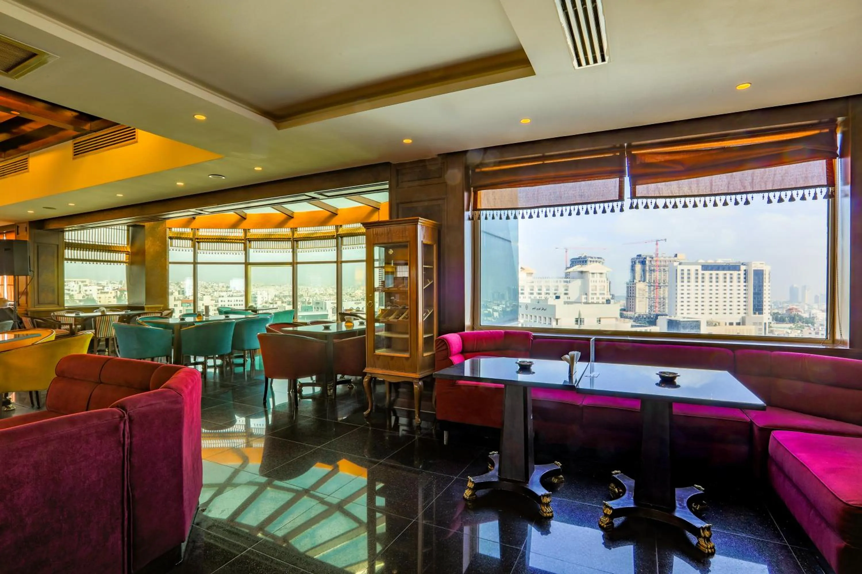 Living room in Bristol Hotel