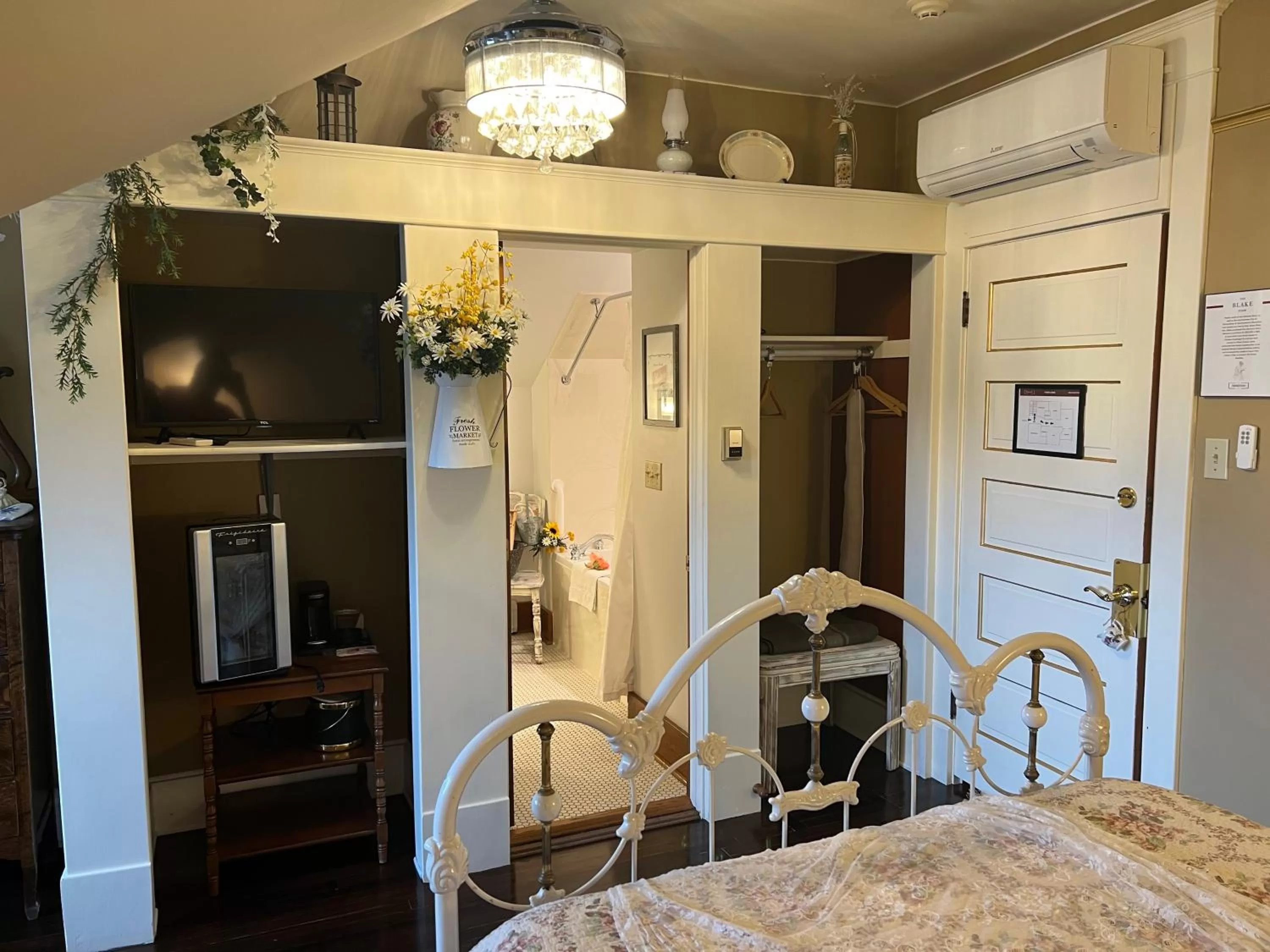 Bed in The Abriendo Inn