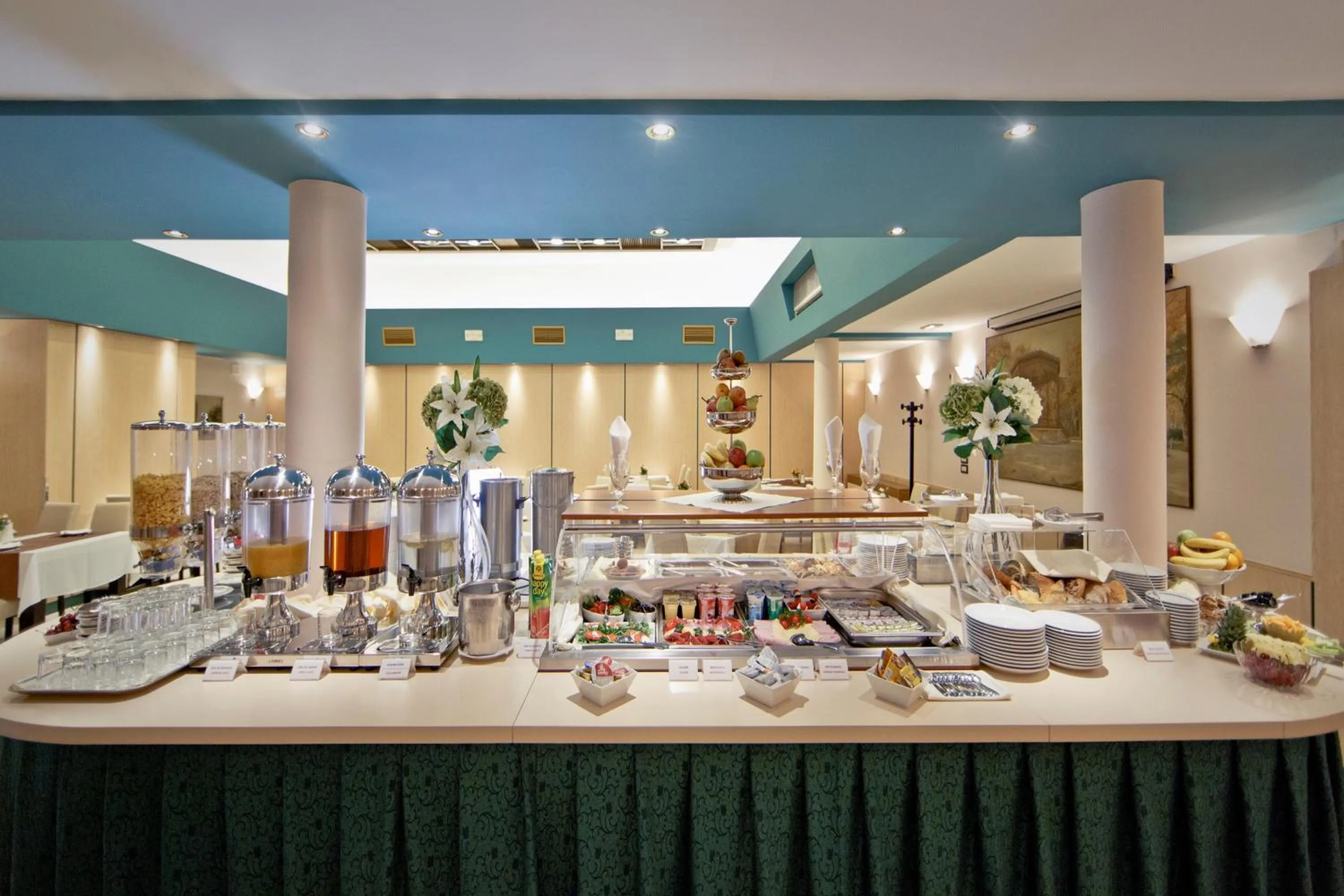 Restaurant/places to eat in Hotel Central