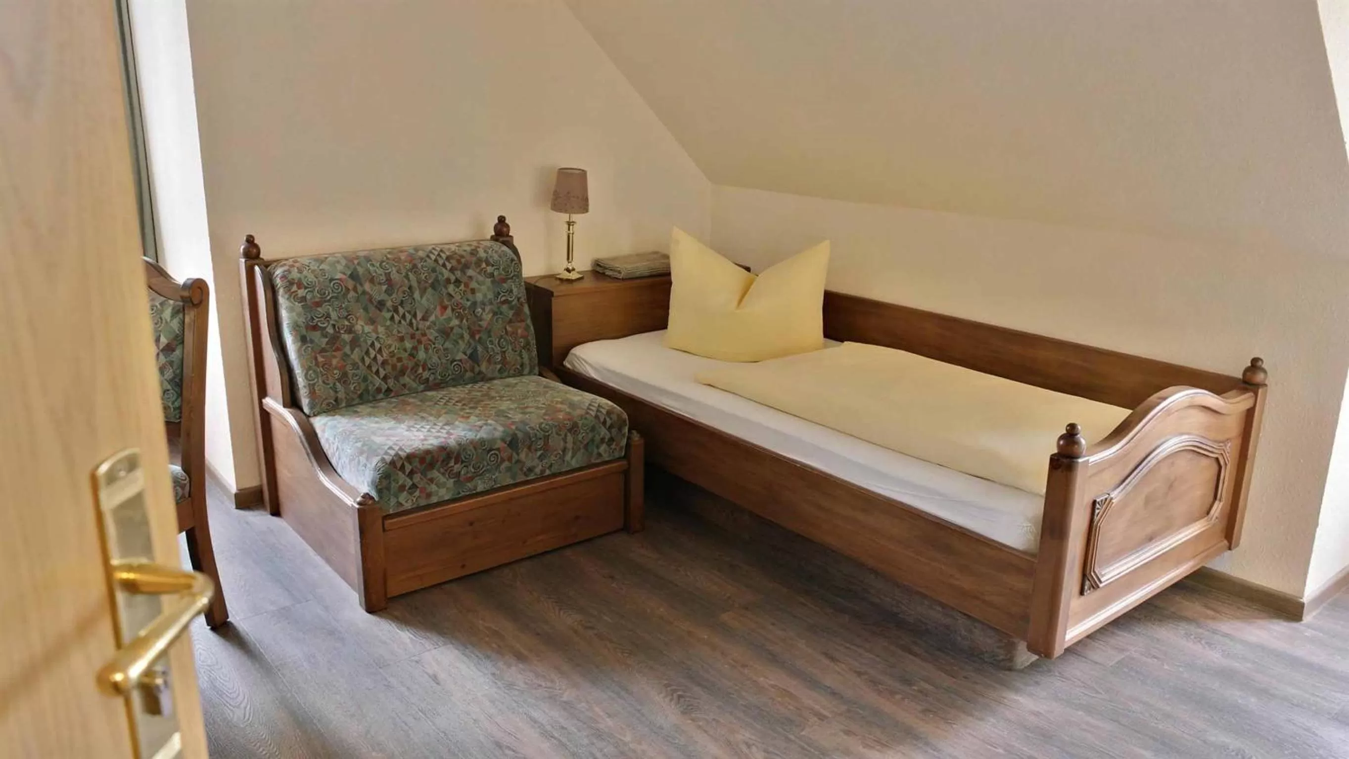 Photo of the whole room, Bed in Hotel und Restaurant Rittergut Kreipitzsch