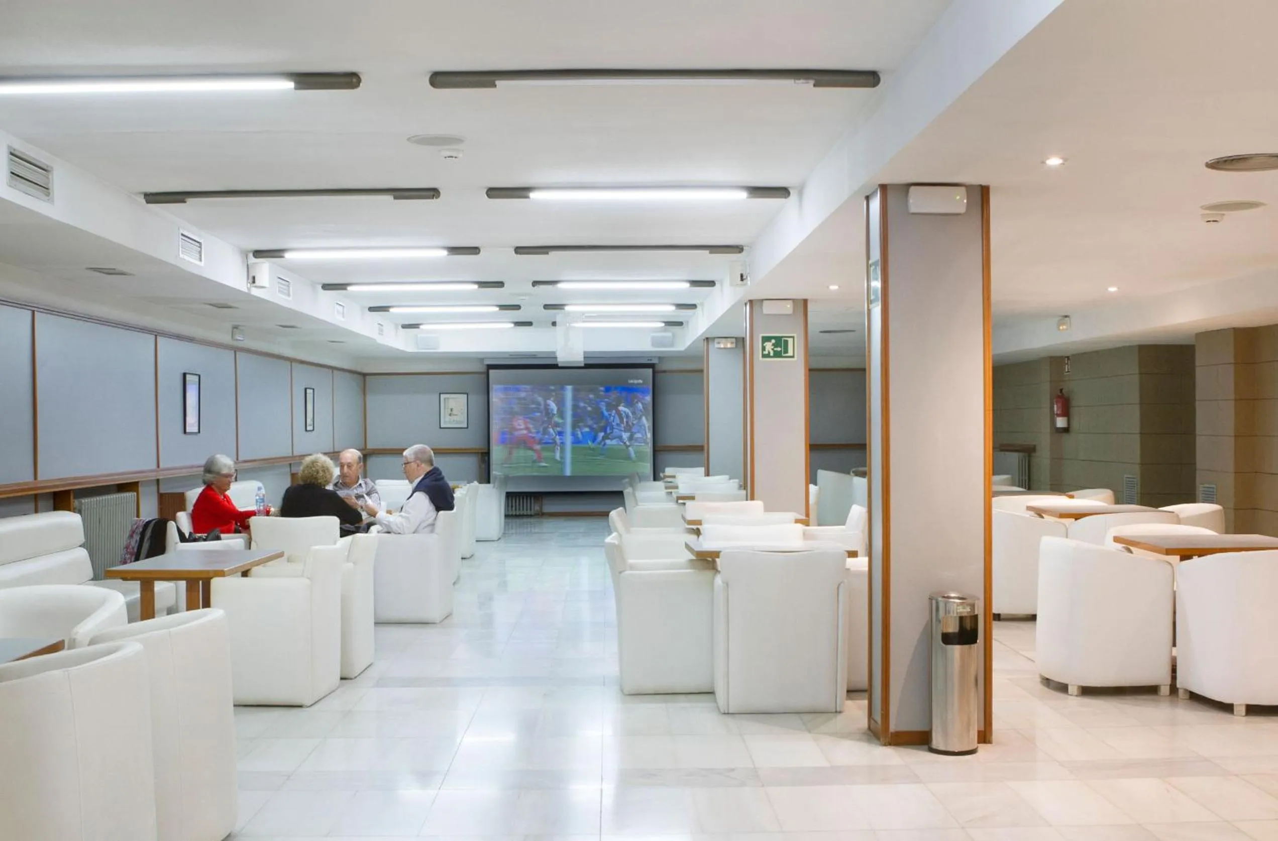 TV and multimedia in Hotel Garbi Park & AquaSplash