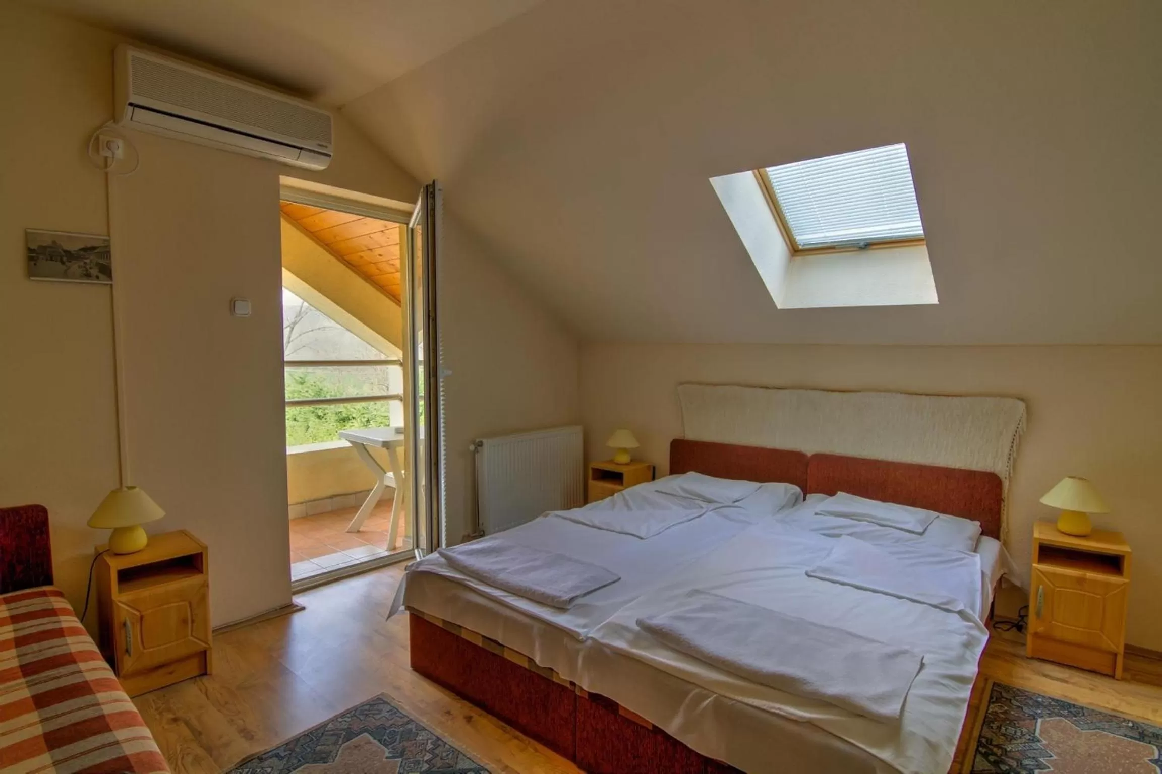 Bed in Lila Akác Vendégház Esztergom