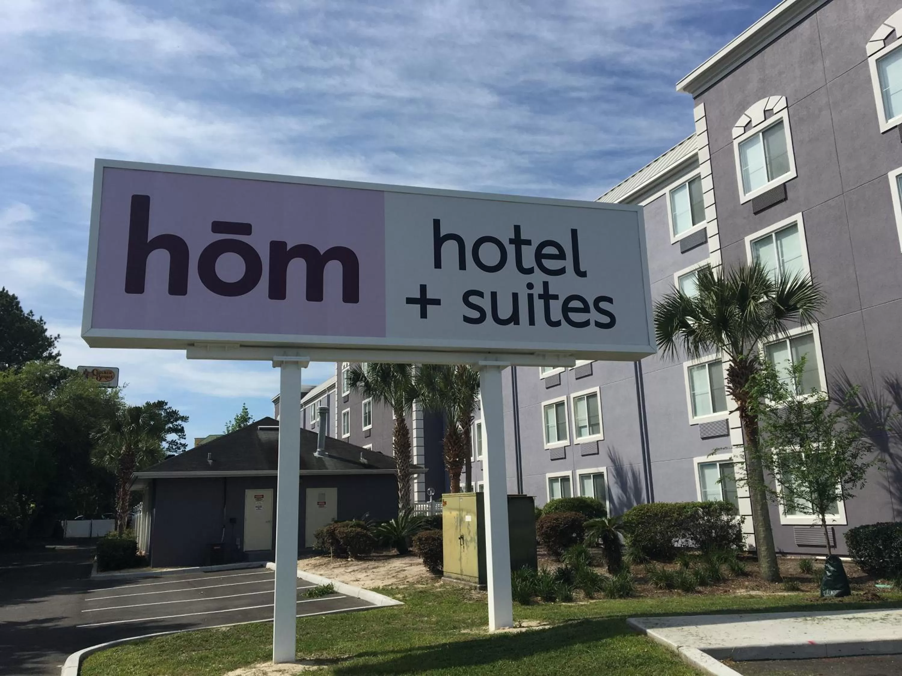 Property logo or sign in HoM, A Trademark Collection Hotel