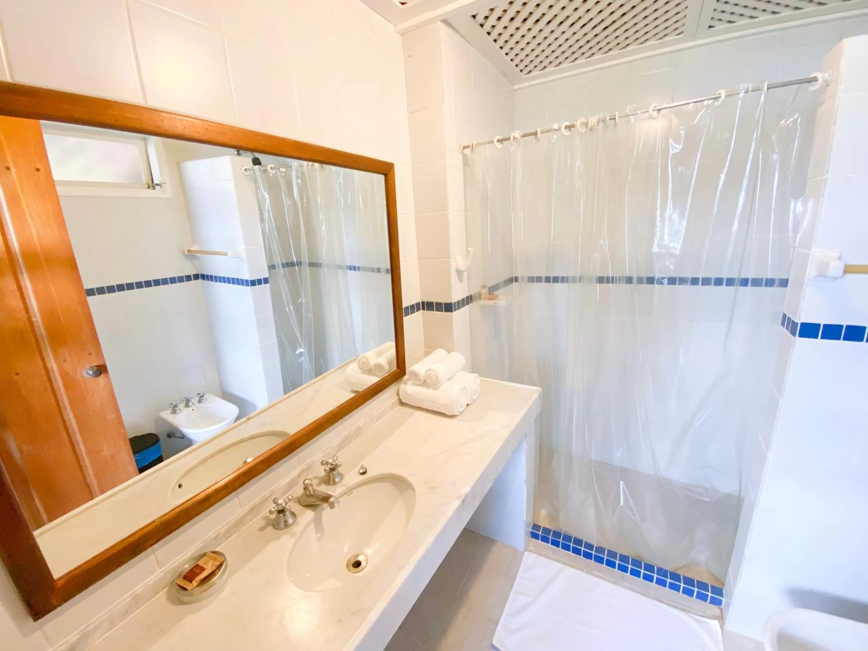 Shower, Bathroom in Santa Clara Hotel