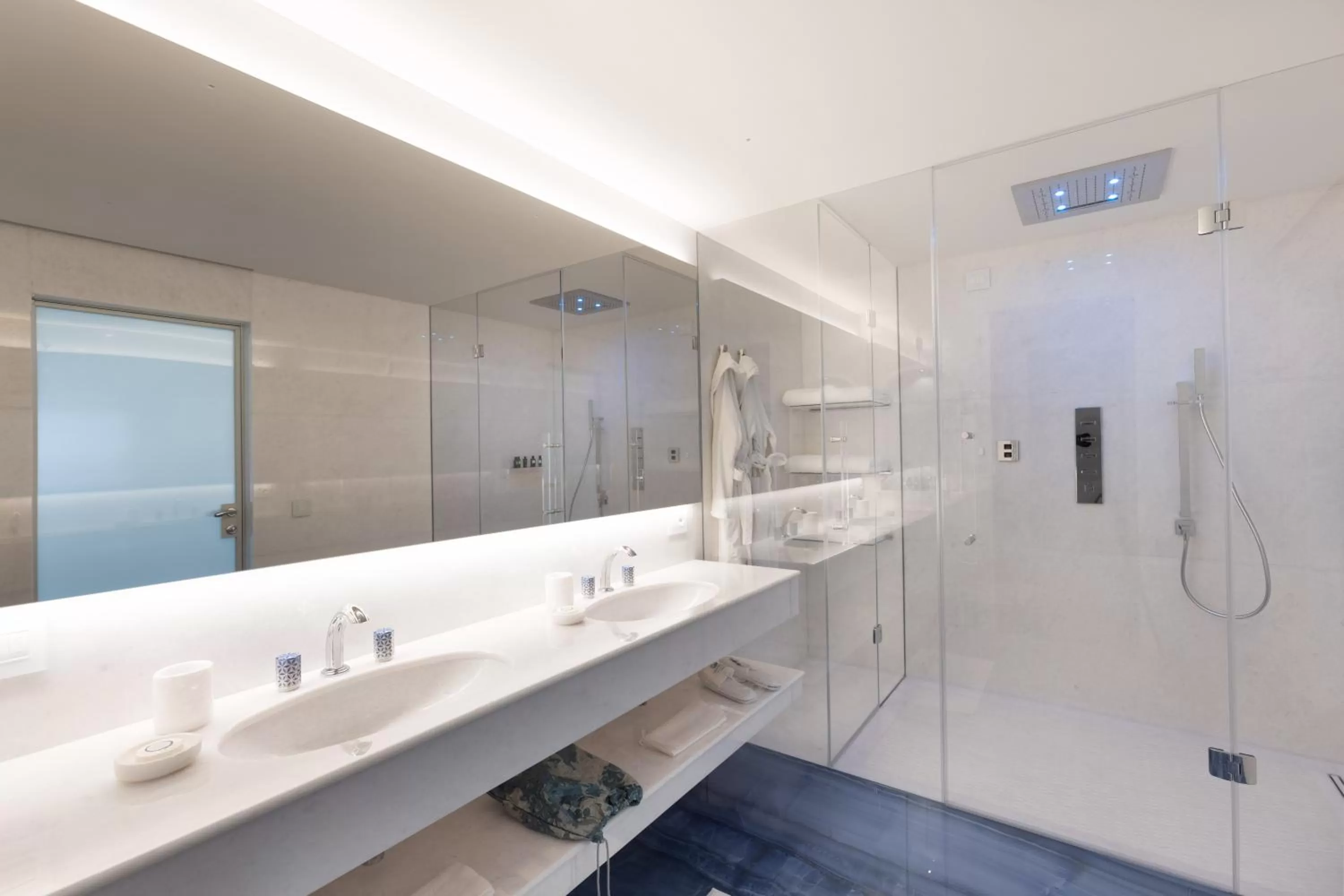 Bathroom in Grotta Palazzese Beach Hotel