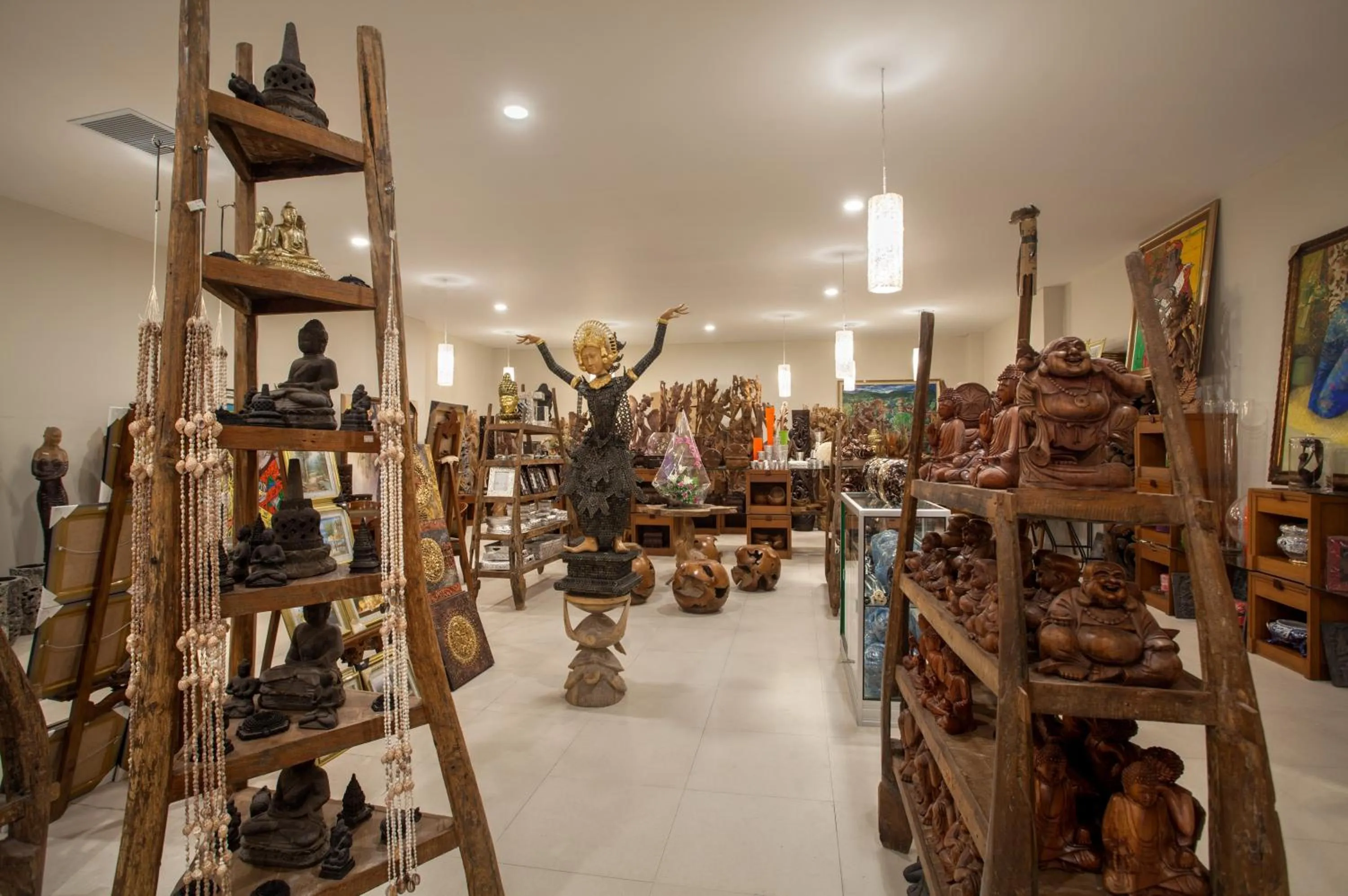 On-site shops in Grand Mercure Yogyakarta Adi Sucipto