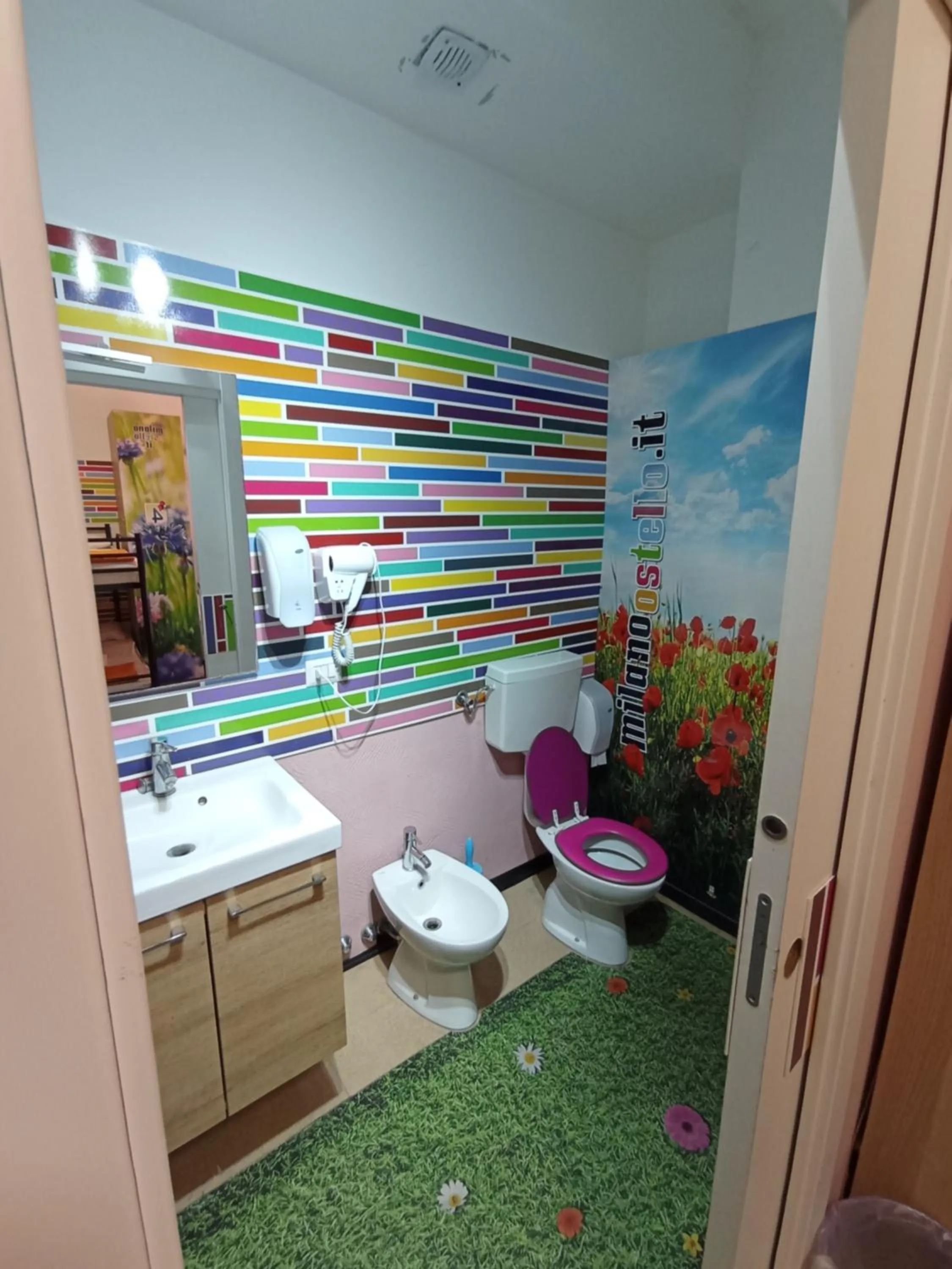 Bathroom in Milano Ostello