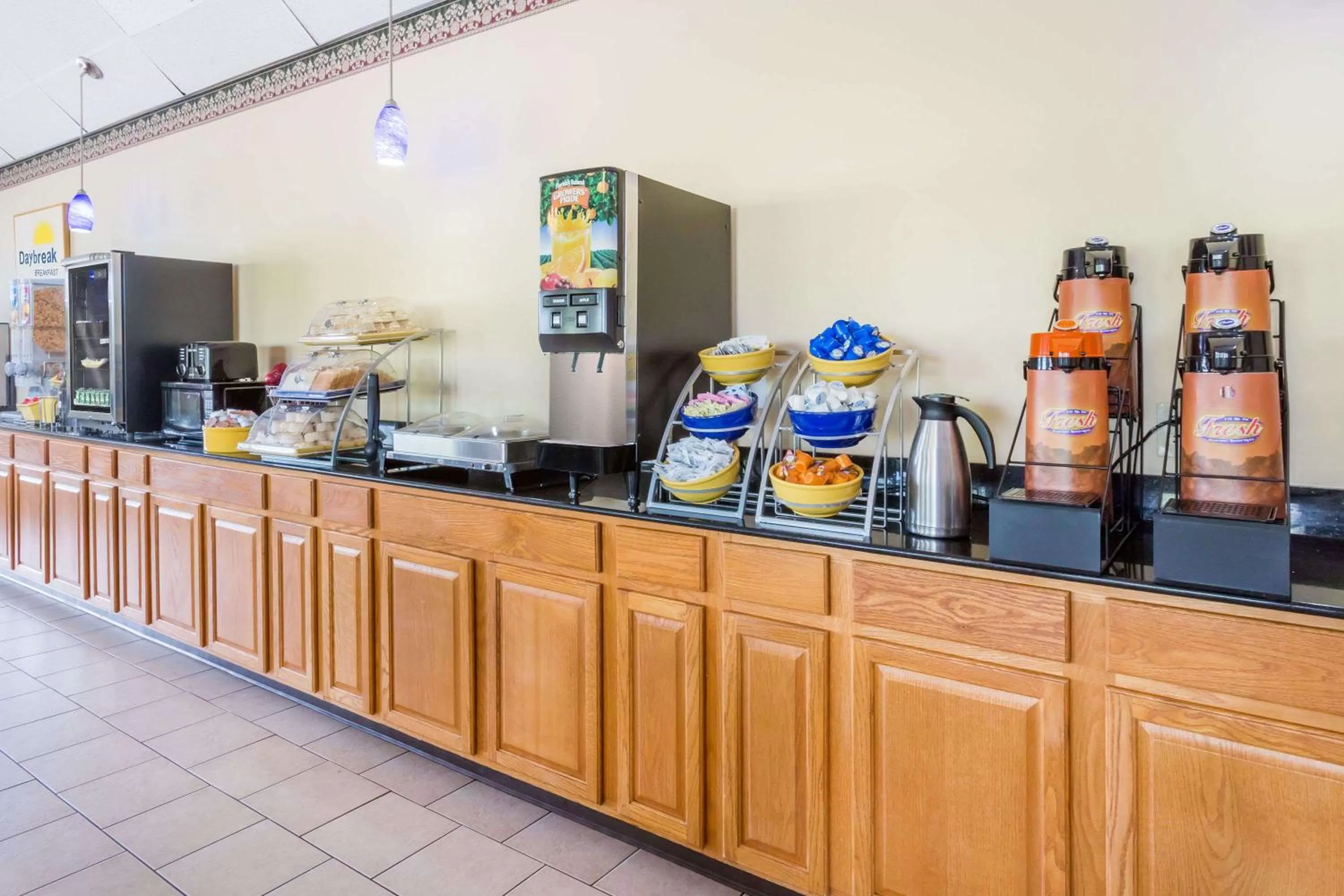 Restaurant/places to eat in Days Inn by Wyndham Staunton