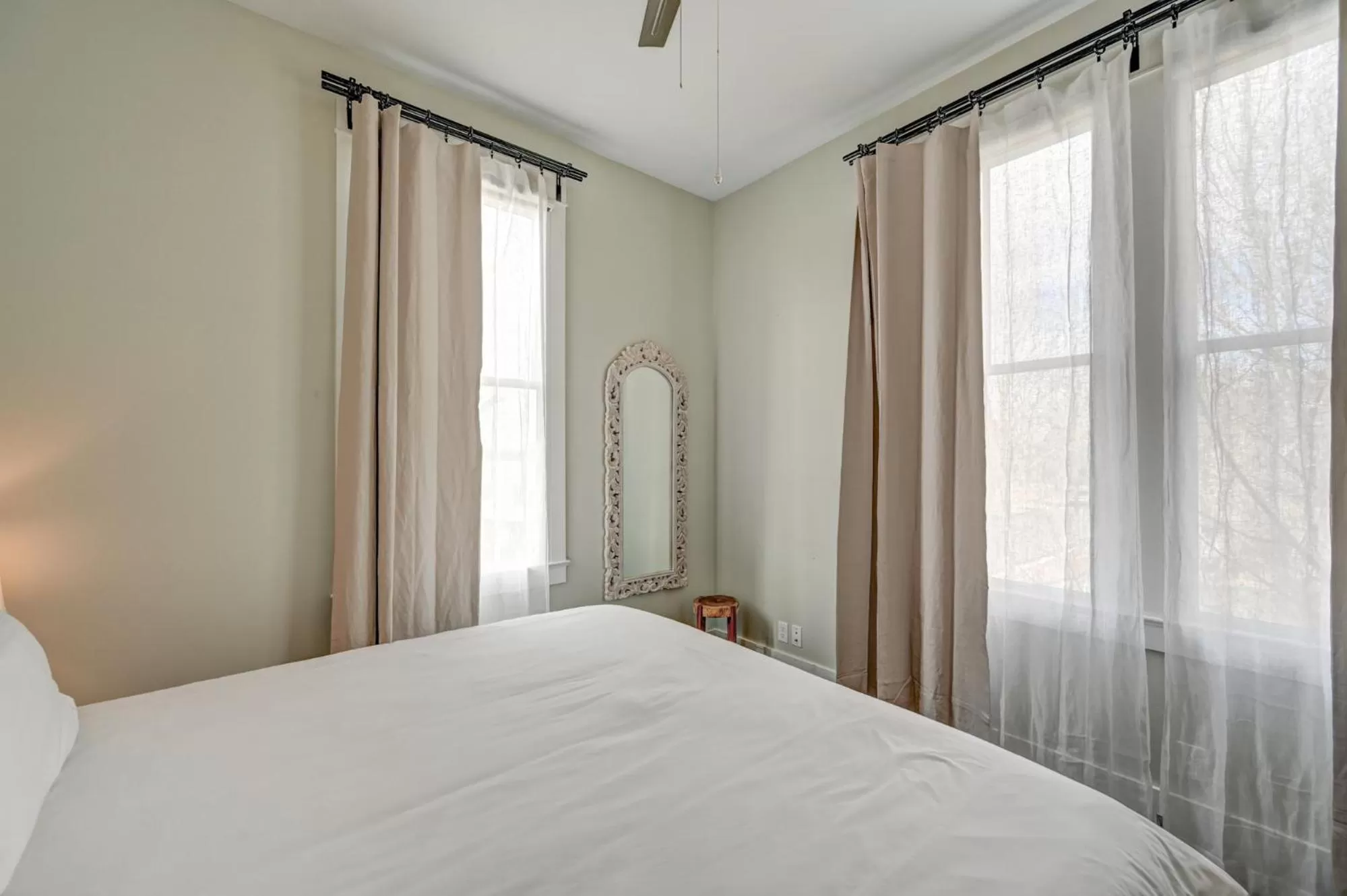 Bed in South Main Residences by Surf Hotel