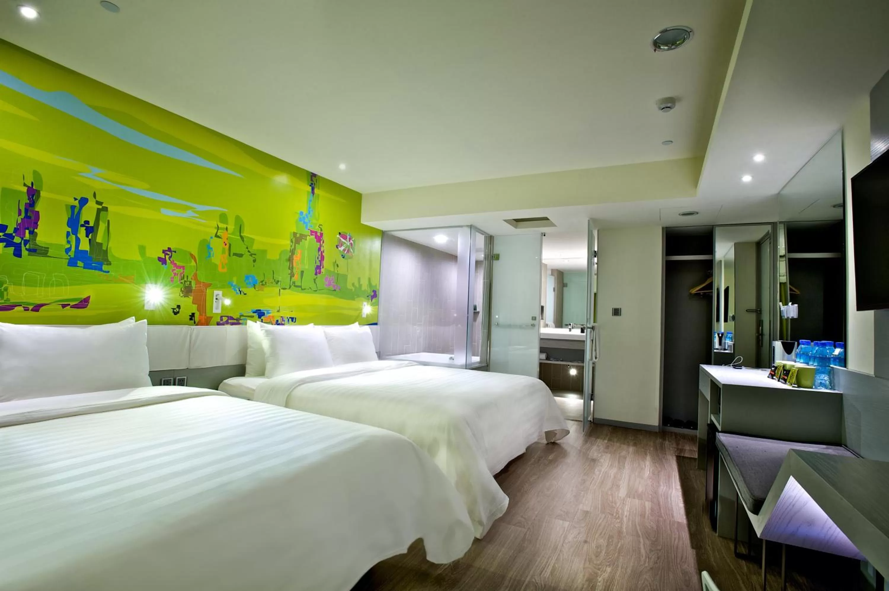 Photo of the whole room, Bed in FX Hotel Kaohsiung Zhonghua Road Branch