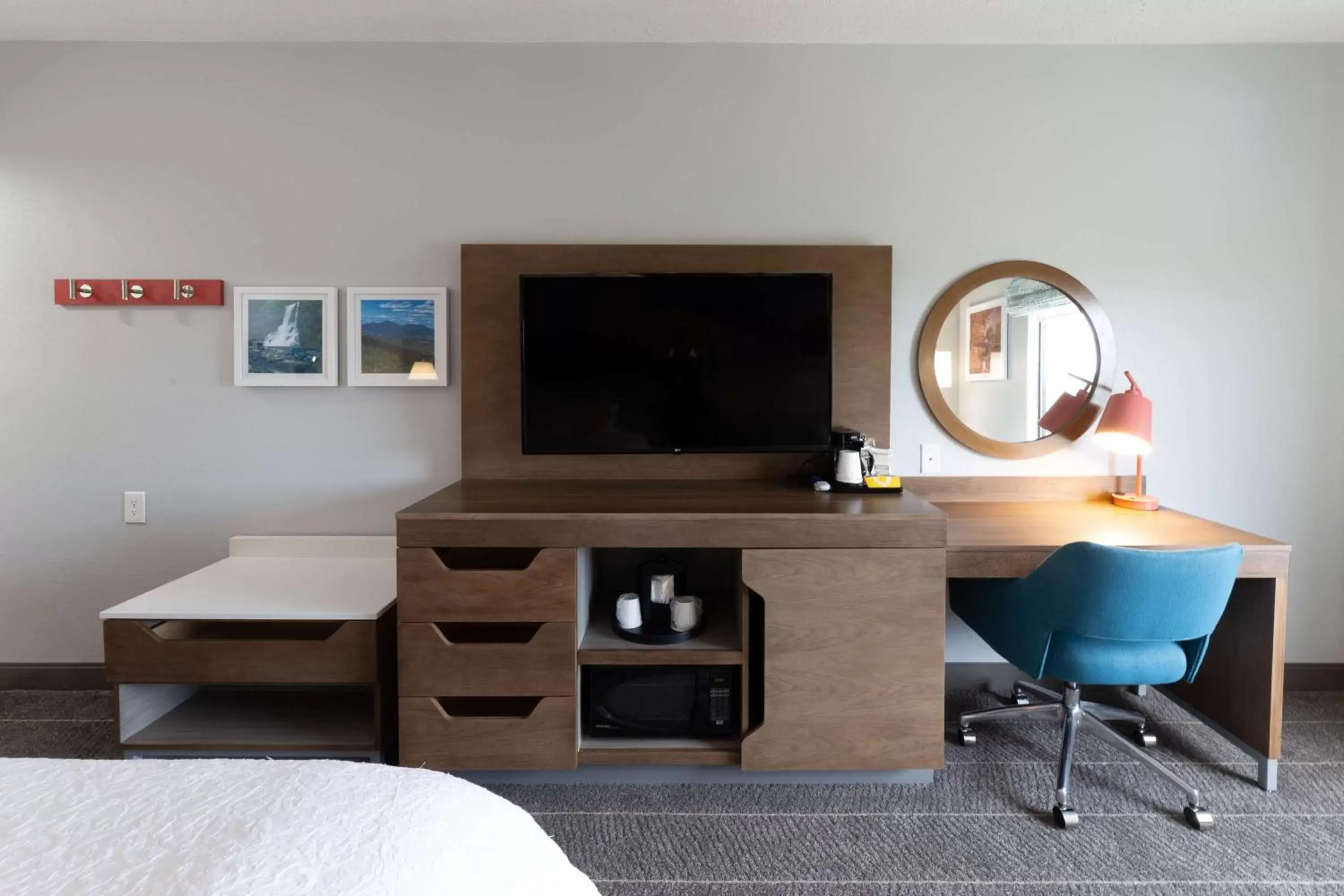 King Room with Sofa Bed and Study - Non-Smoking in Hampton Inn Christiansburg/Blacksburg King Room with Sofa Bed and Study - Non-Smoking in Hampton Inn Christiansburg/Blacksburg