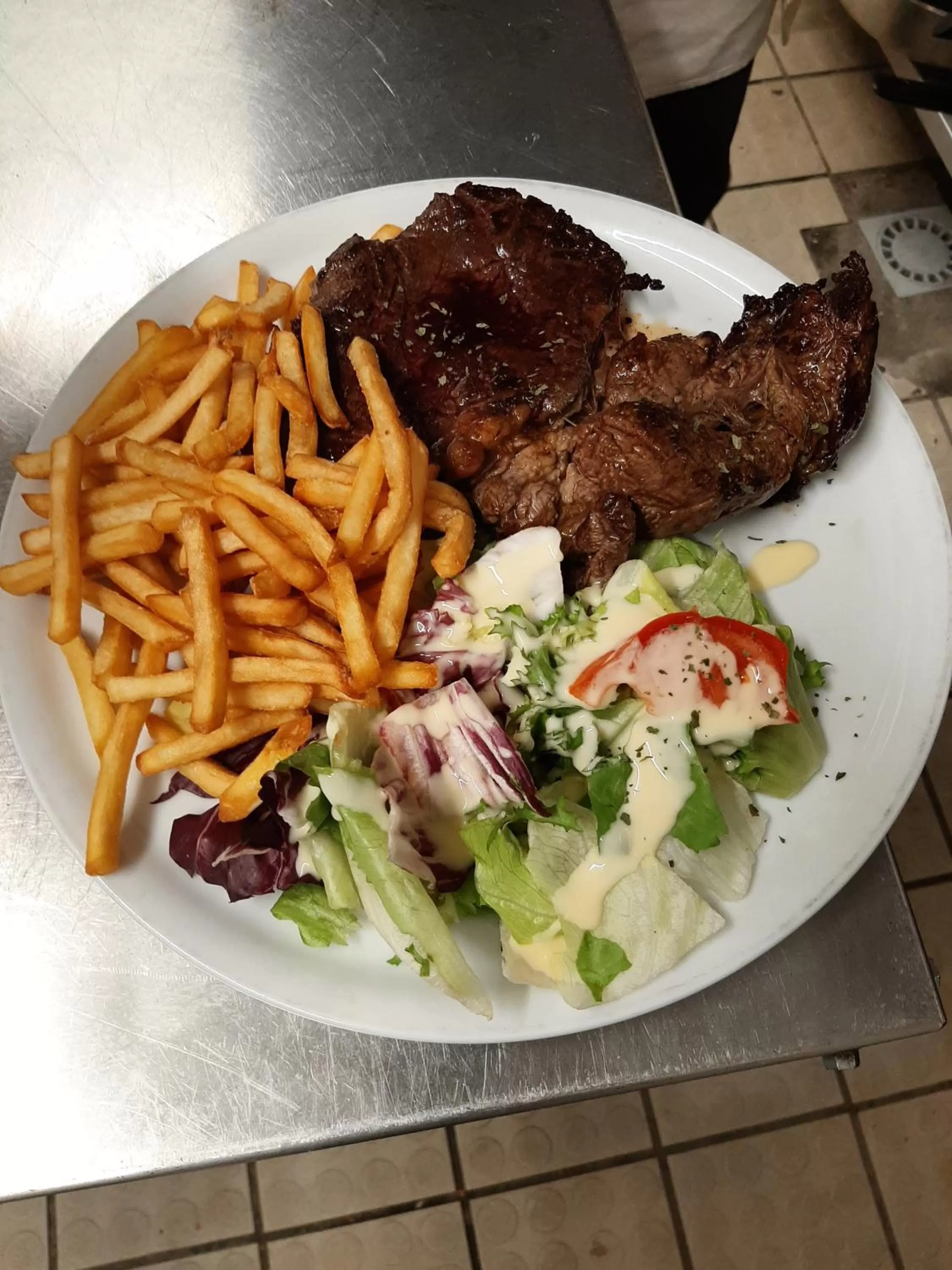 Restaurant/places to eat in Hotel Martinez Grenay