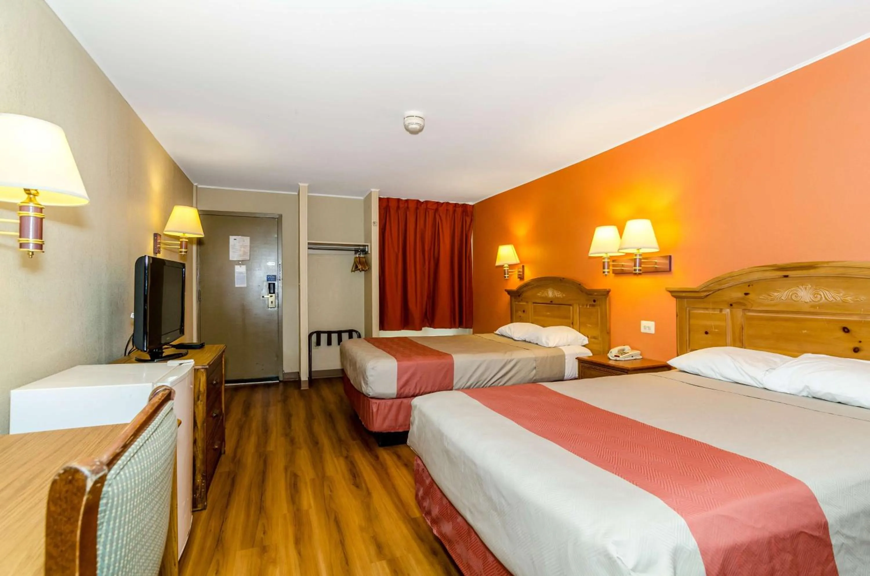 TV and multimedia, Bed in Motel 6-Newark, DE