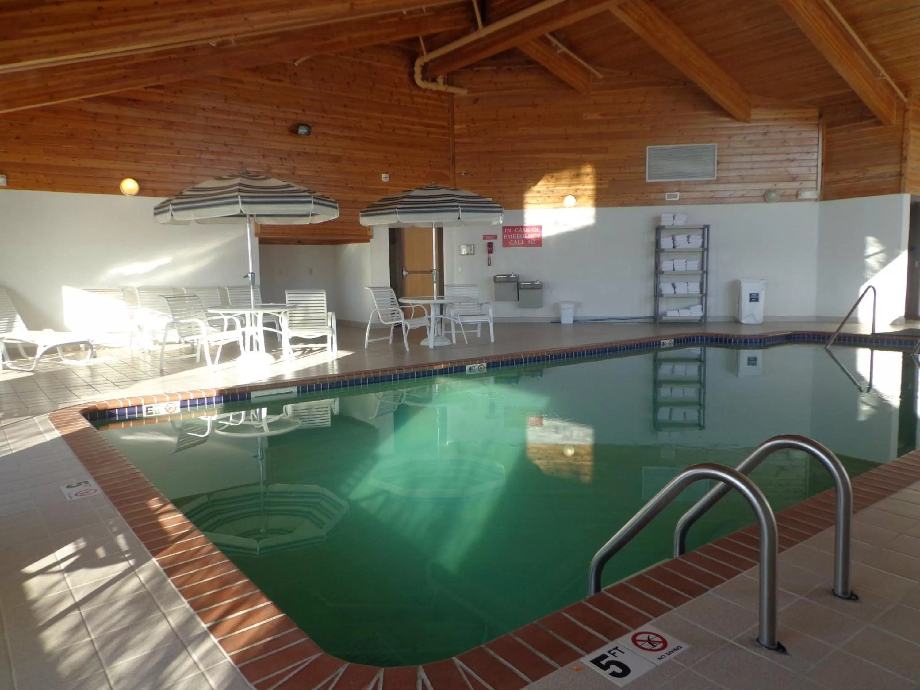 AmericInn by Wyndham Madison SD