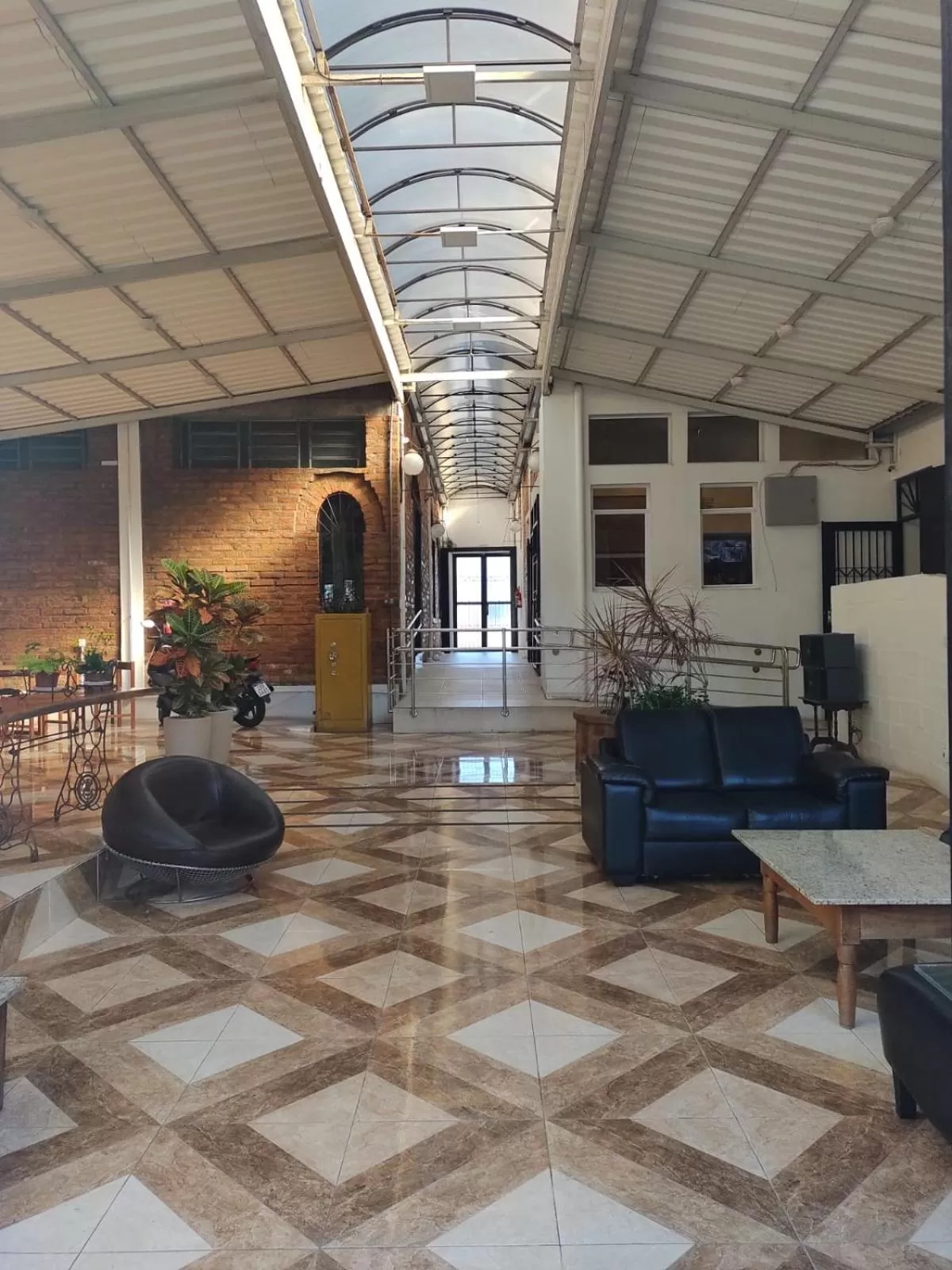 Communal lounge/ TV room in Hotel Gabriel