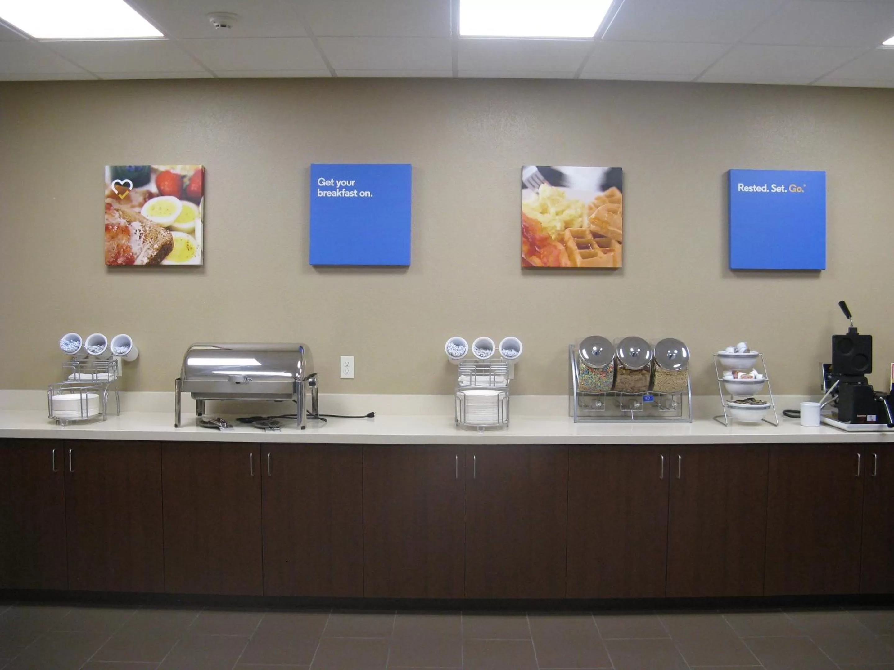 American breakfast in MainStay Suites Coeur d'Alene