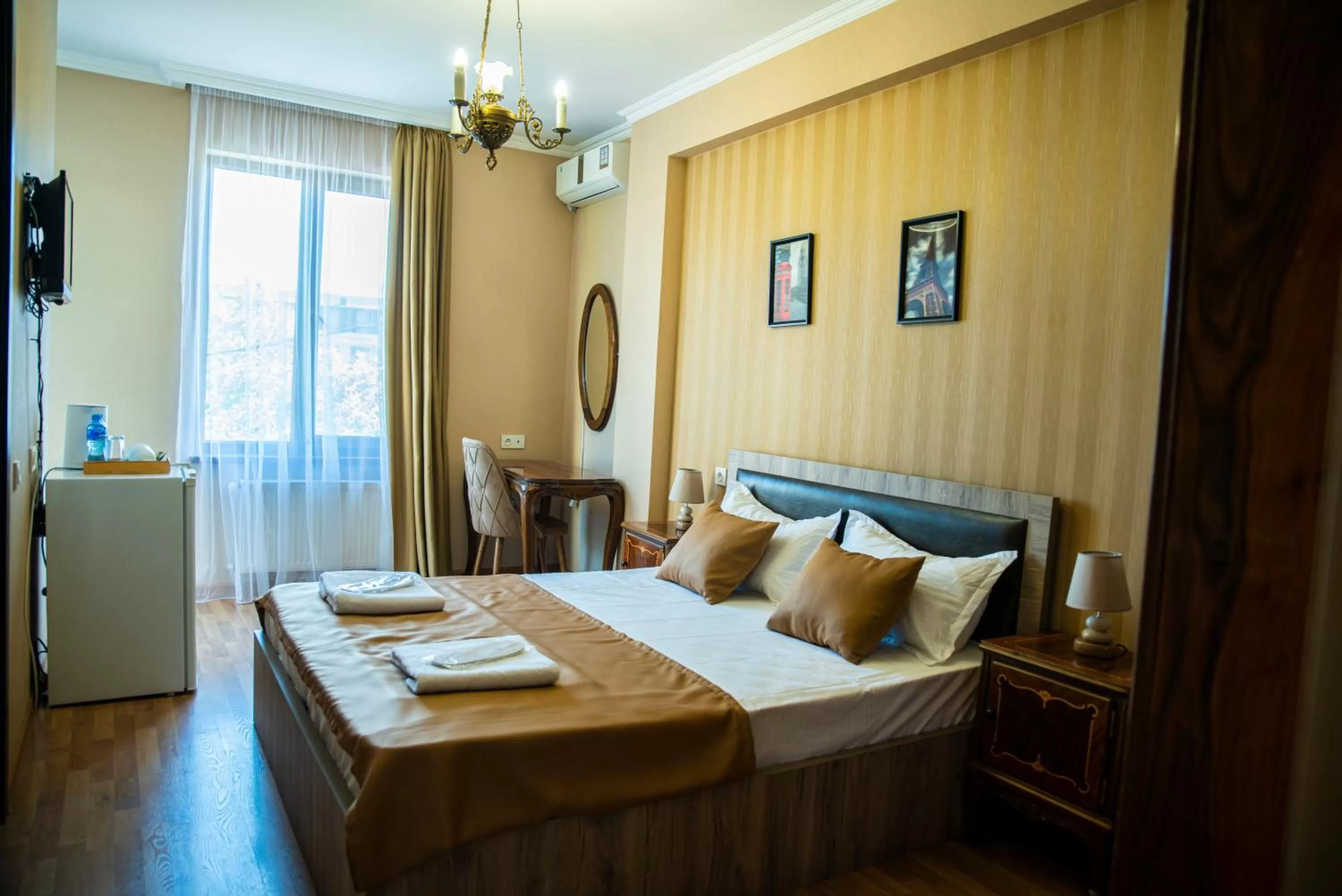 Balcony/Terrace, Bed in Midtown-Vera