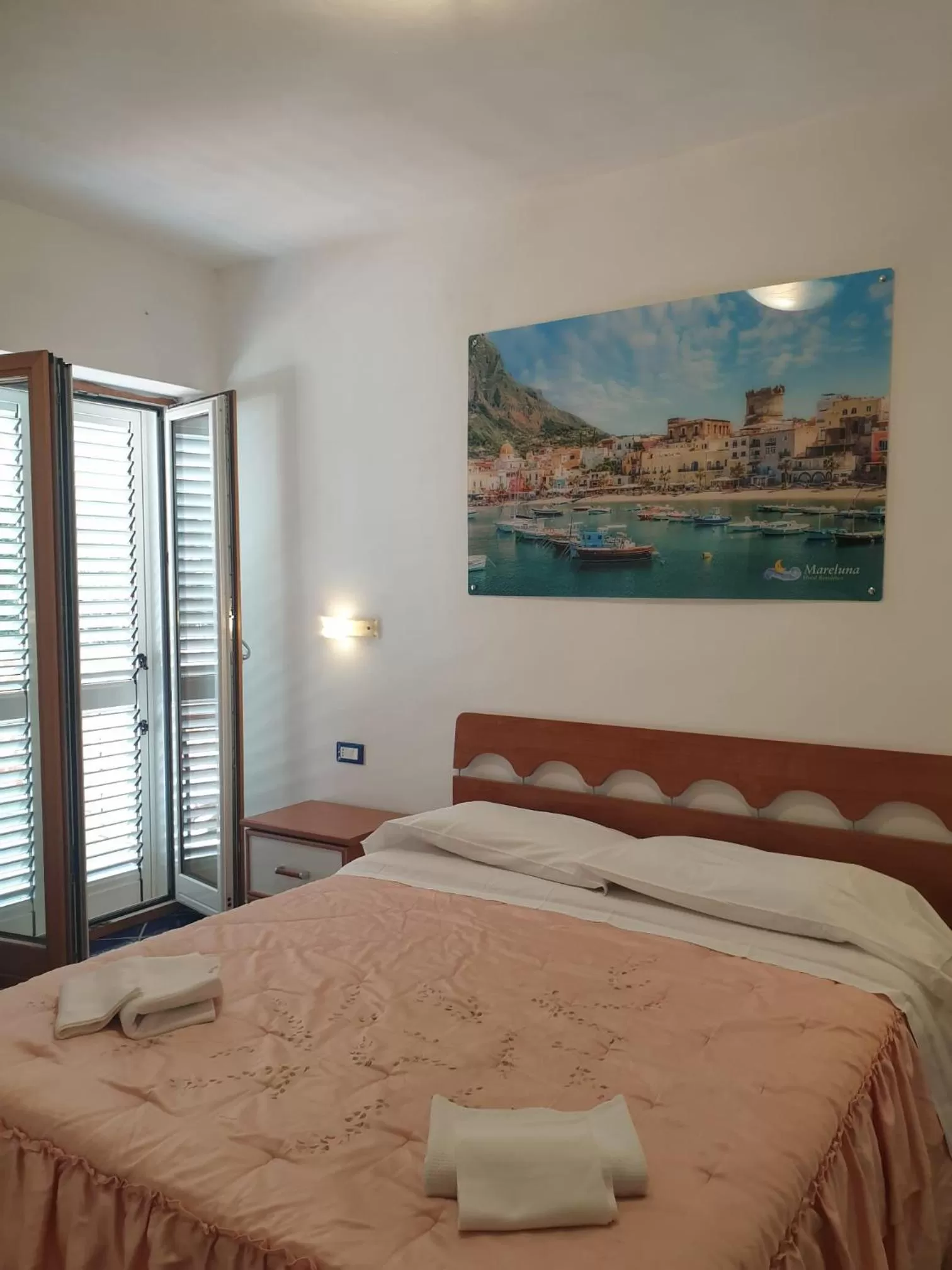 Photo of the whole room, Bed in Hotel Mareluna Ischia