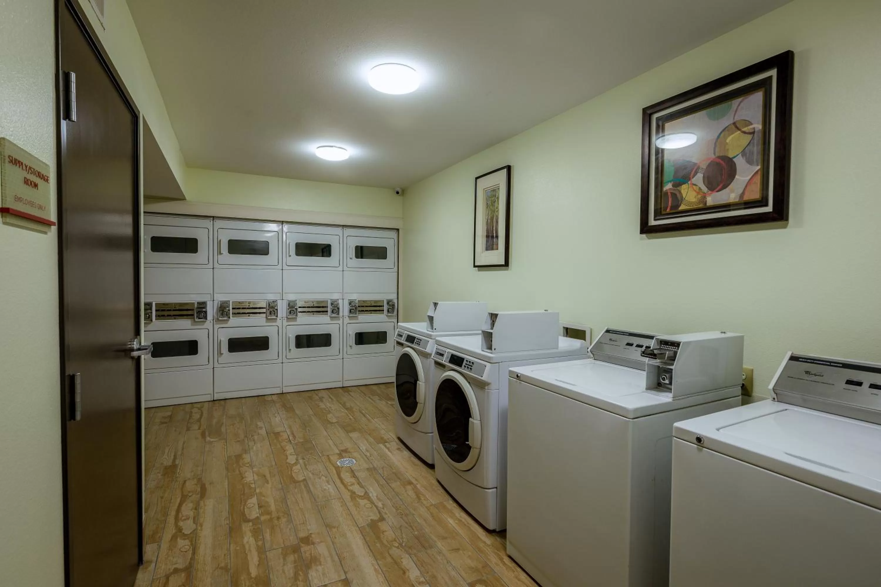 Area and facilities in Hawthorn Extended Stay by Wyndham Saint Robert