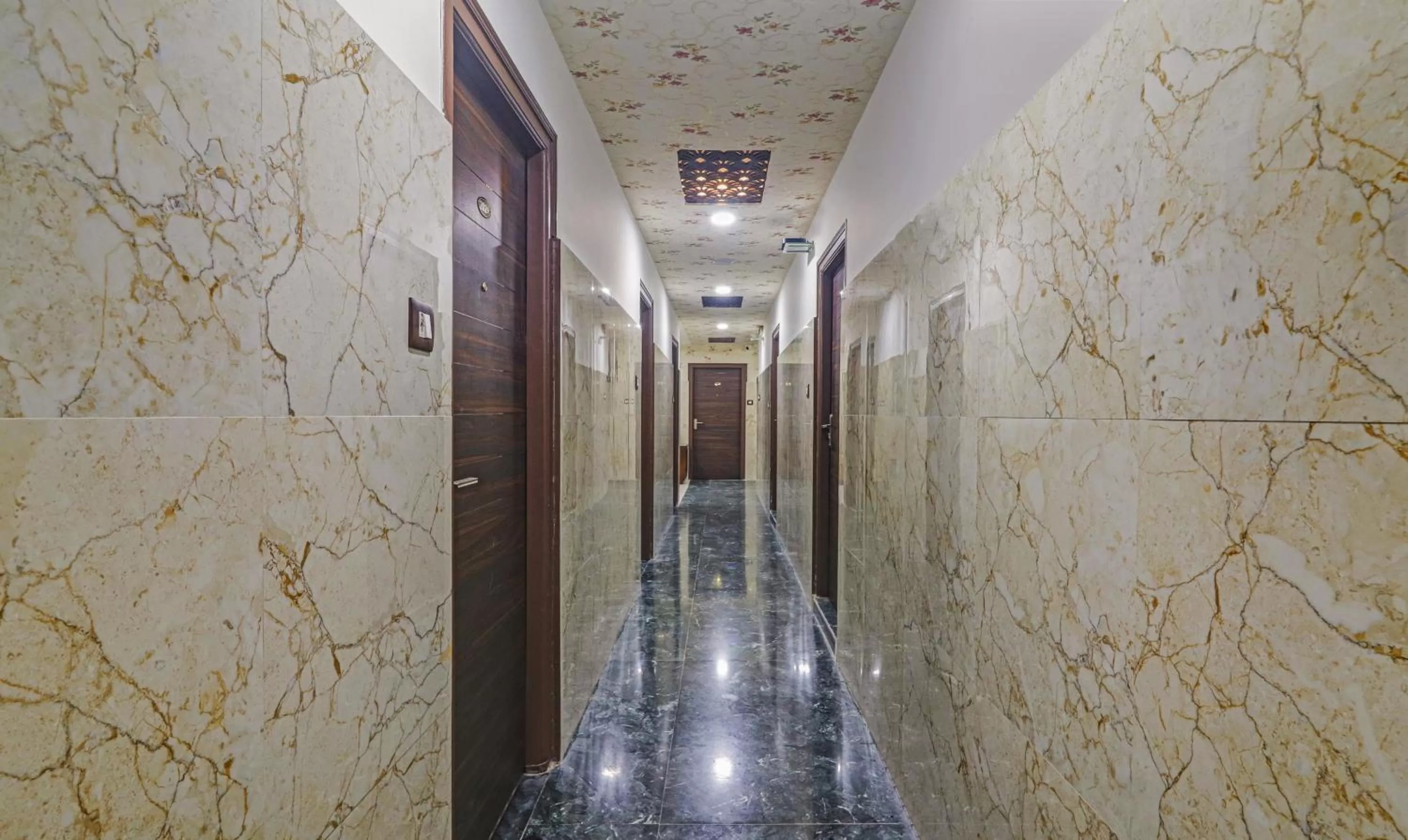 Lobby or reception in Itsy Hotels J A Royal Suites Manikonda