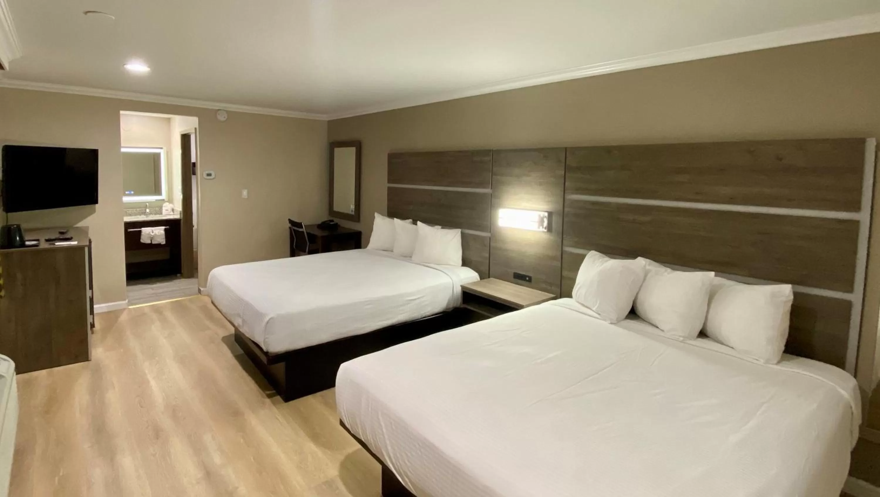 Photo of the whole room, Bed in SureStay Hotel by Best Western Santa Cruz