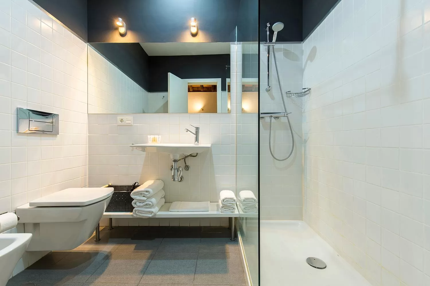 Bathroom in tuGuest Elvira Suites