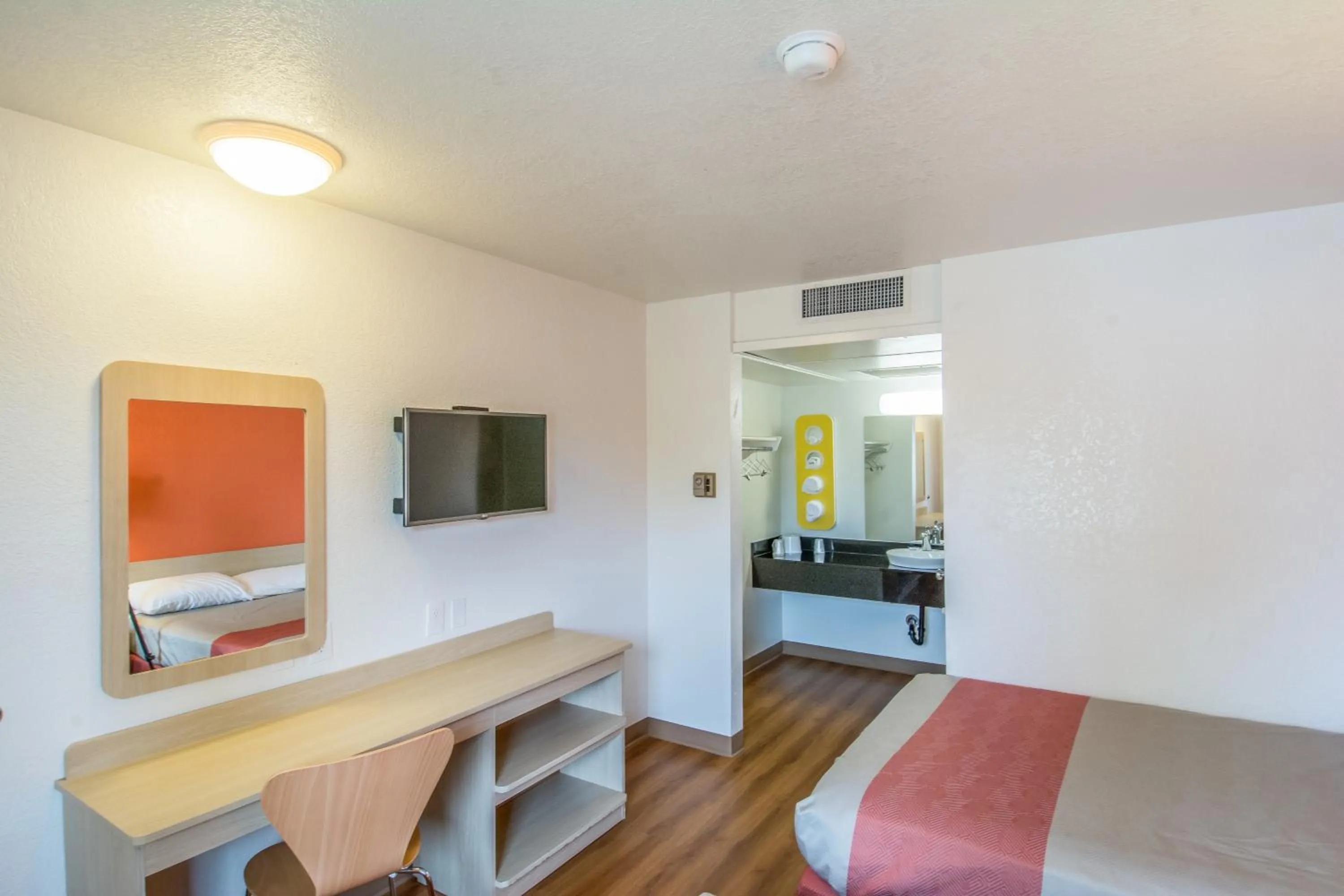 Bedroom in Motel 6-Redding, CA - North