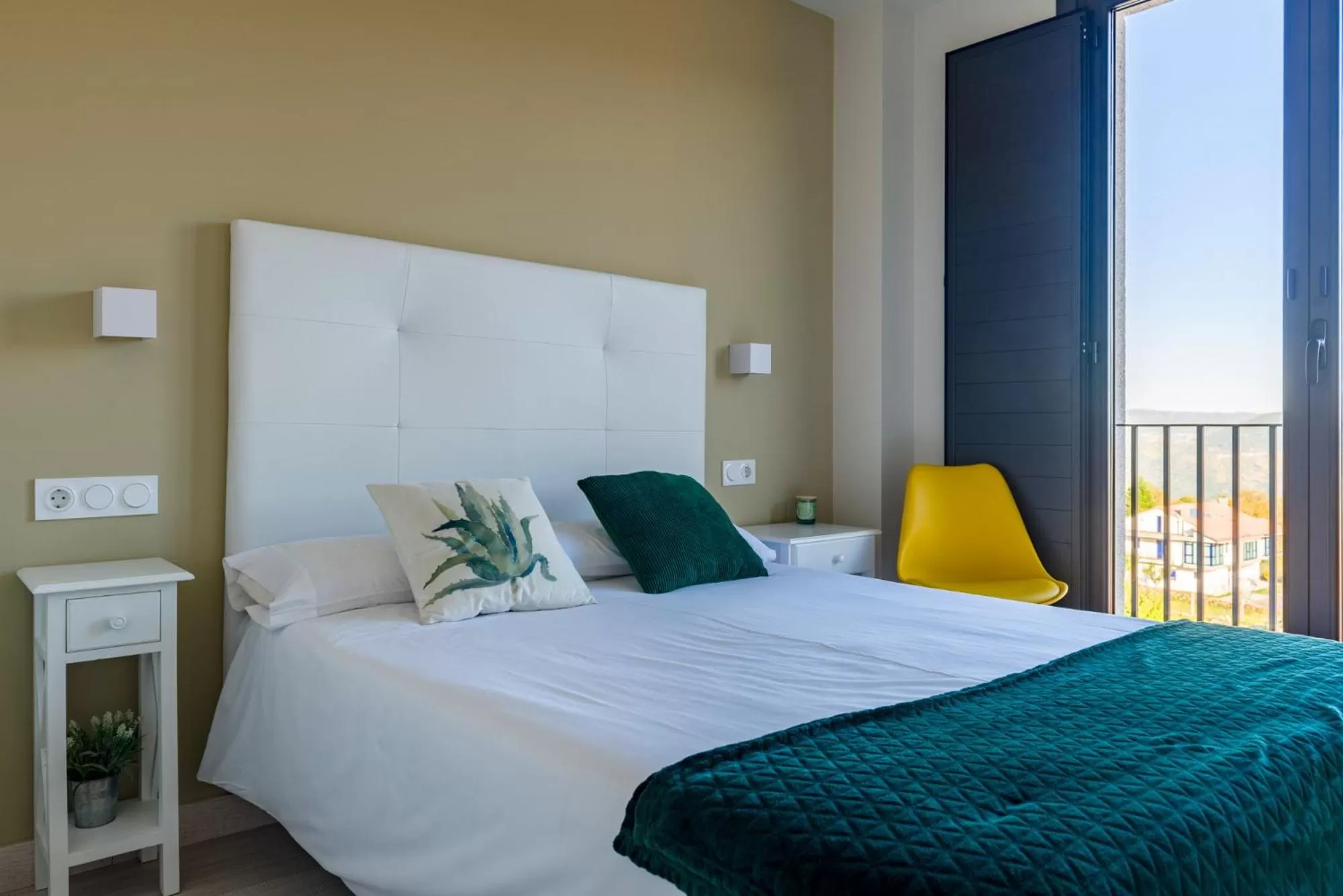 Bedroom, Bed in O balcón da ribeira