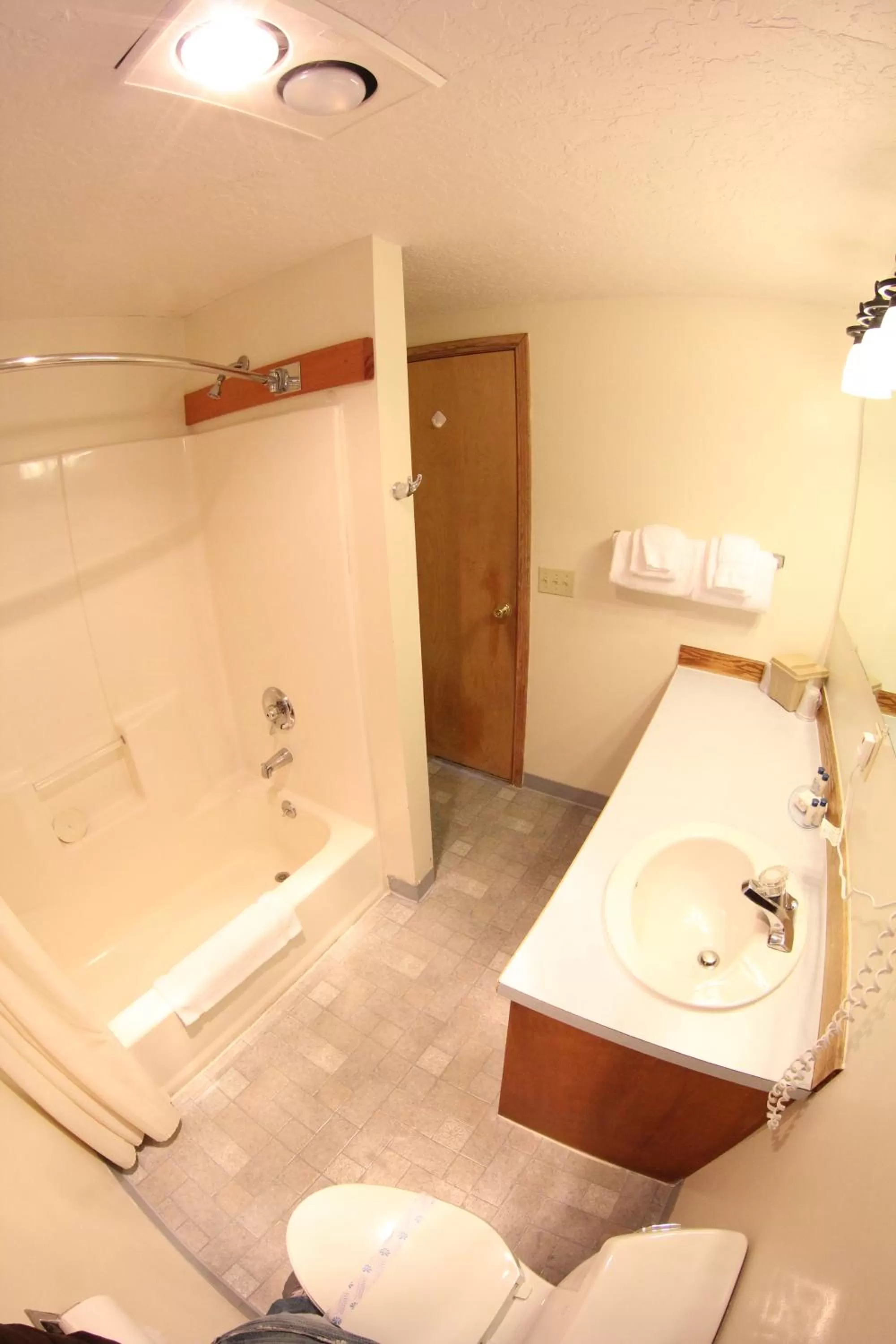 Bathroom in Sunset Surf Motel