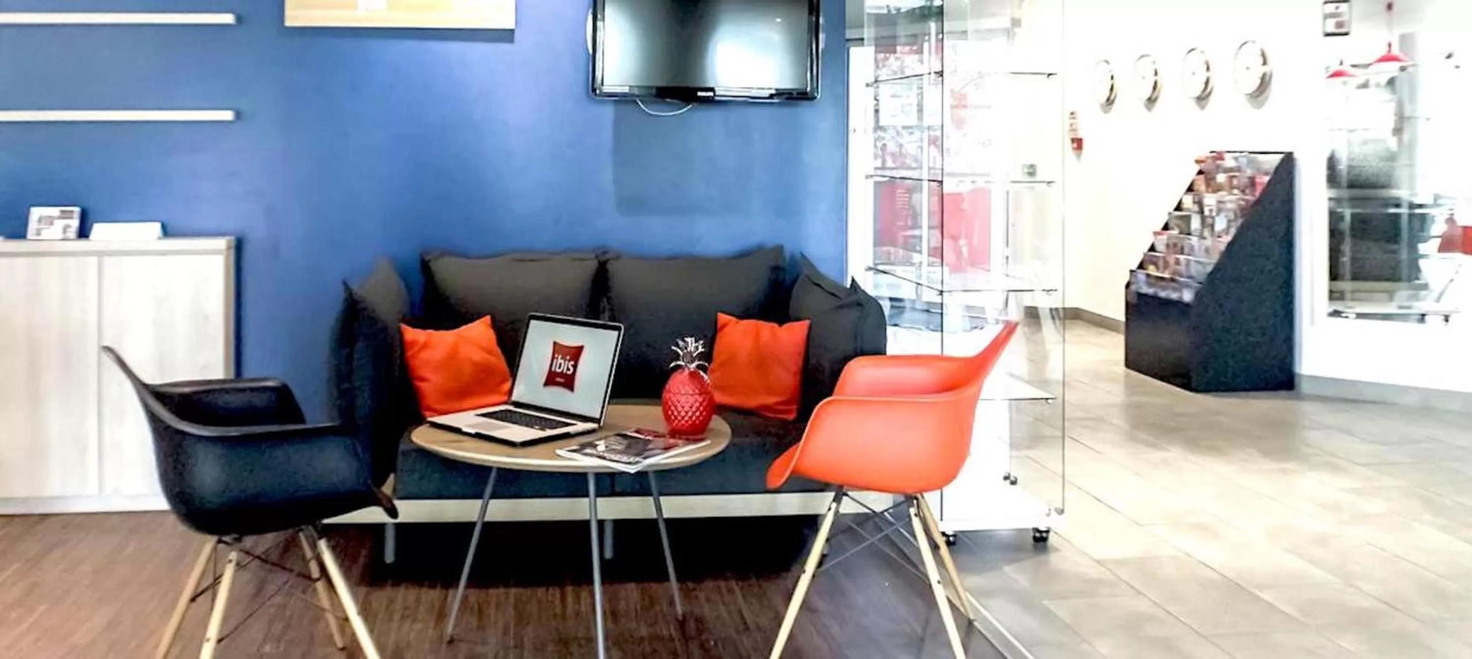 Living room in ibis Strasbourg Aéroport Le Zénith