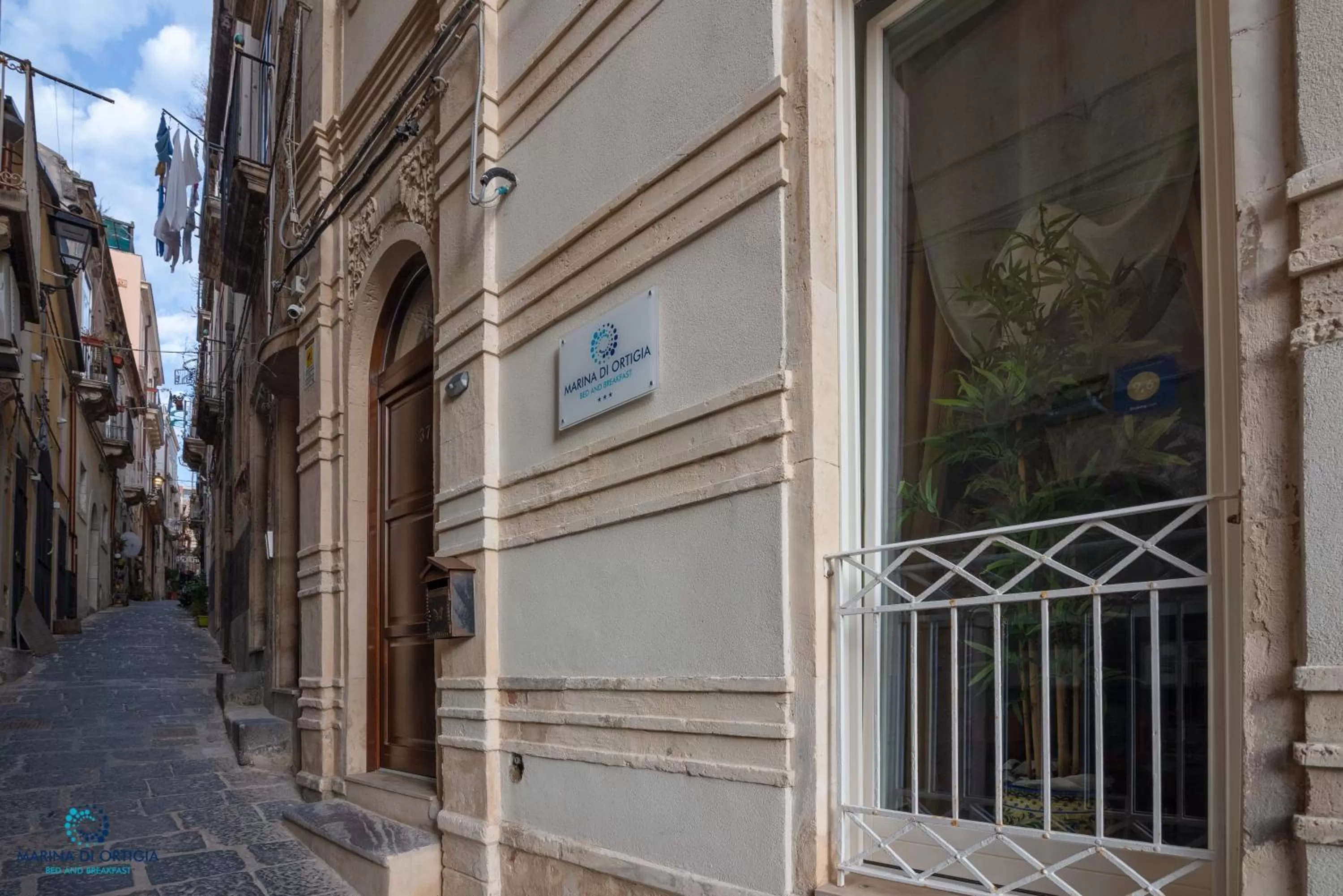 Facade/entrance in B&B Marina di Ortigia