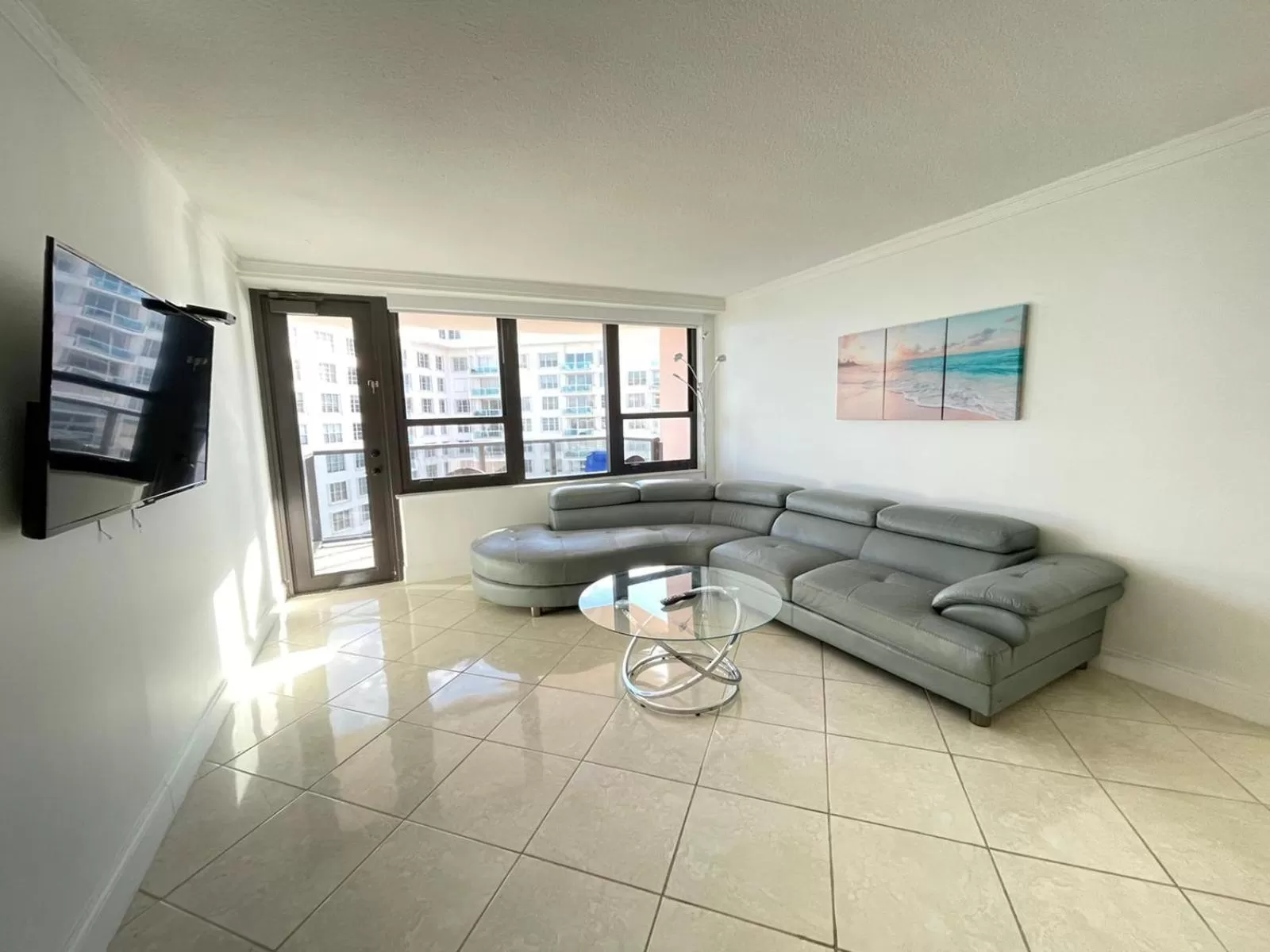 Living room, Seating Area in The Alexander Beach Residences