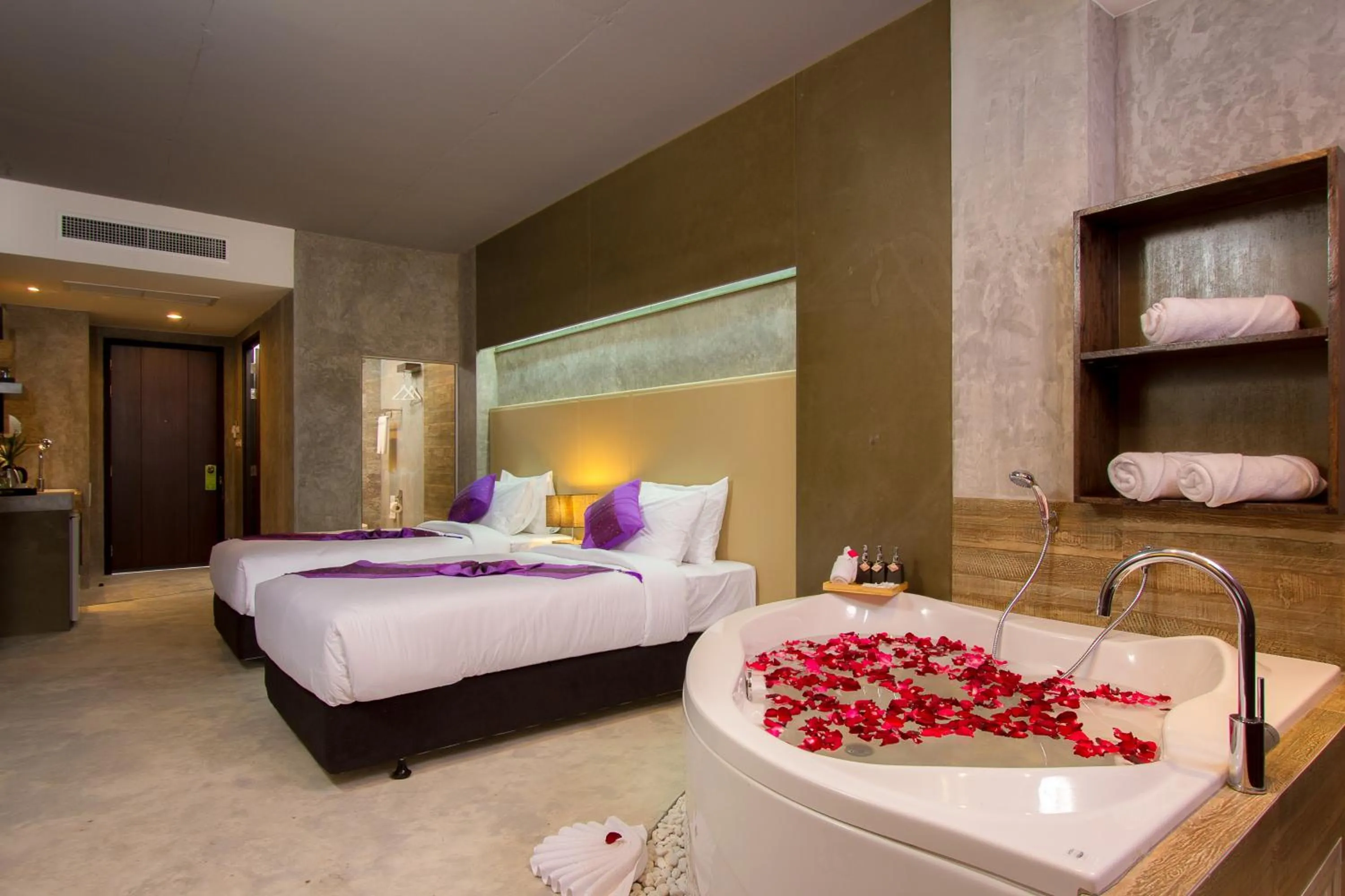 Bed in Patong Signature Boutique Hotel