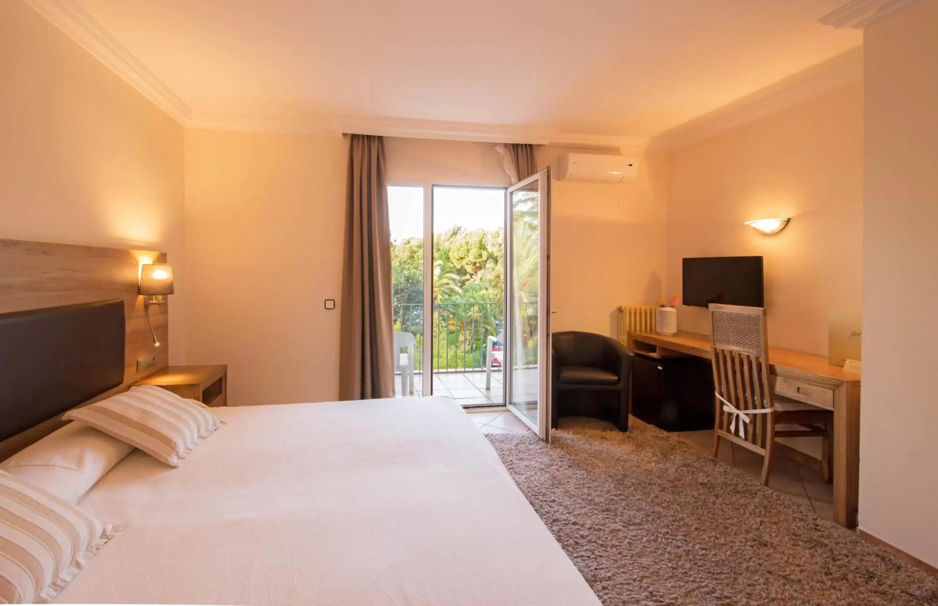 Standard Double or Twin Room in Hotel Cap Roig & Spa by Brava Hoteles Standard Double or Twin Room in Hotel Cap Roig & Spa by Brava Hoteles